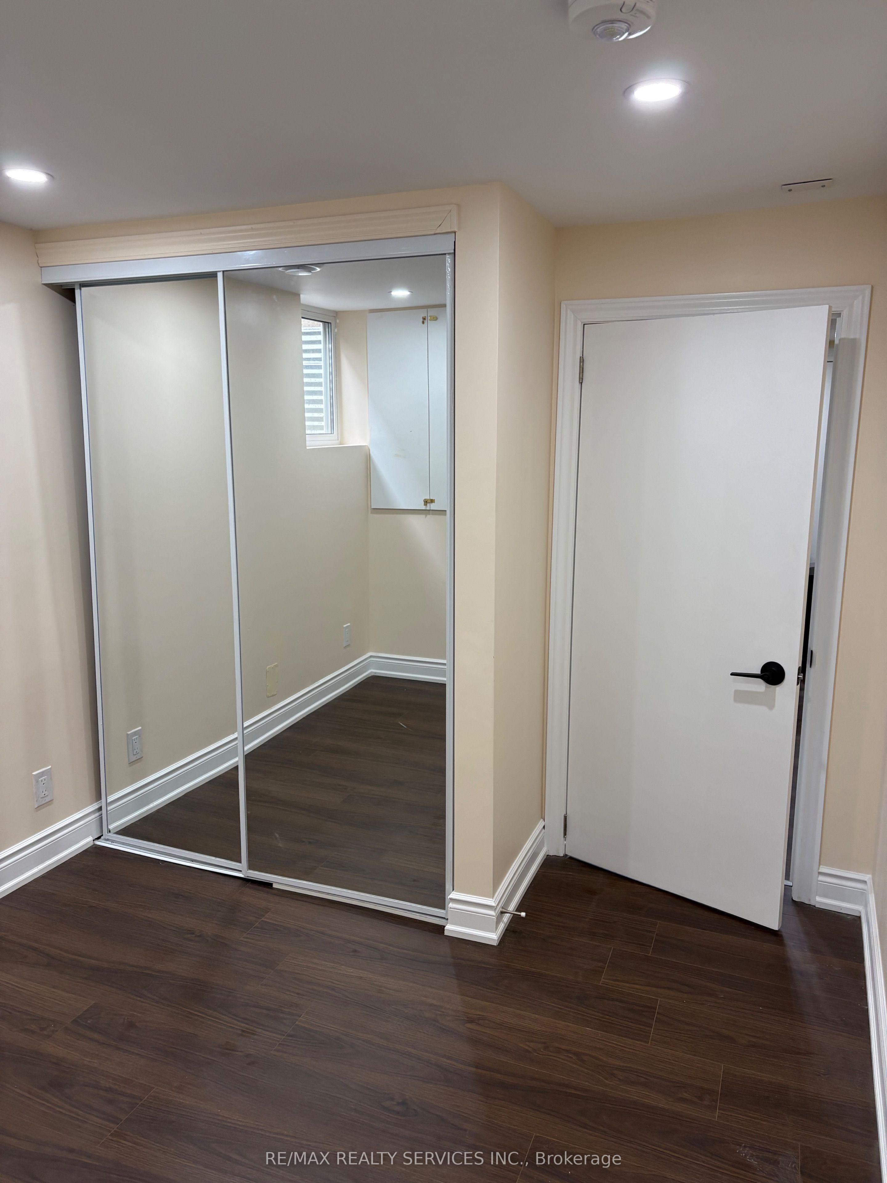 60 Newbridge Crescent Basement Property Photo 13