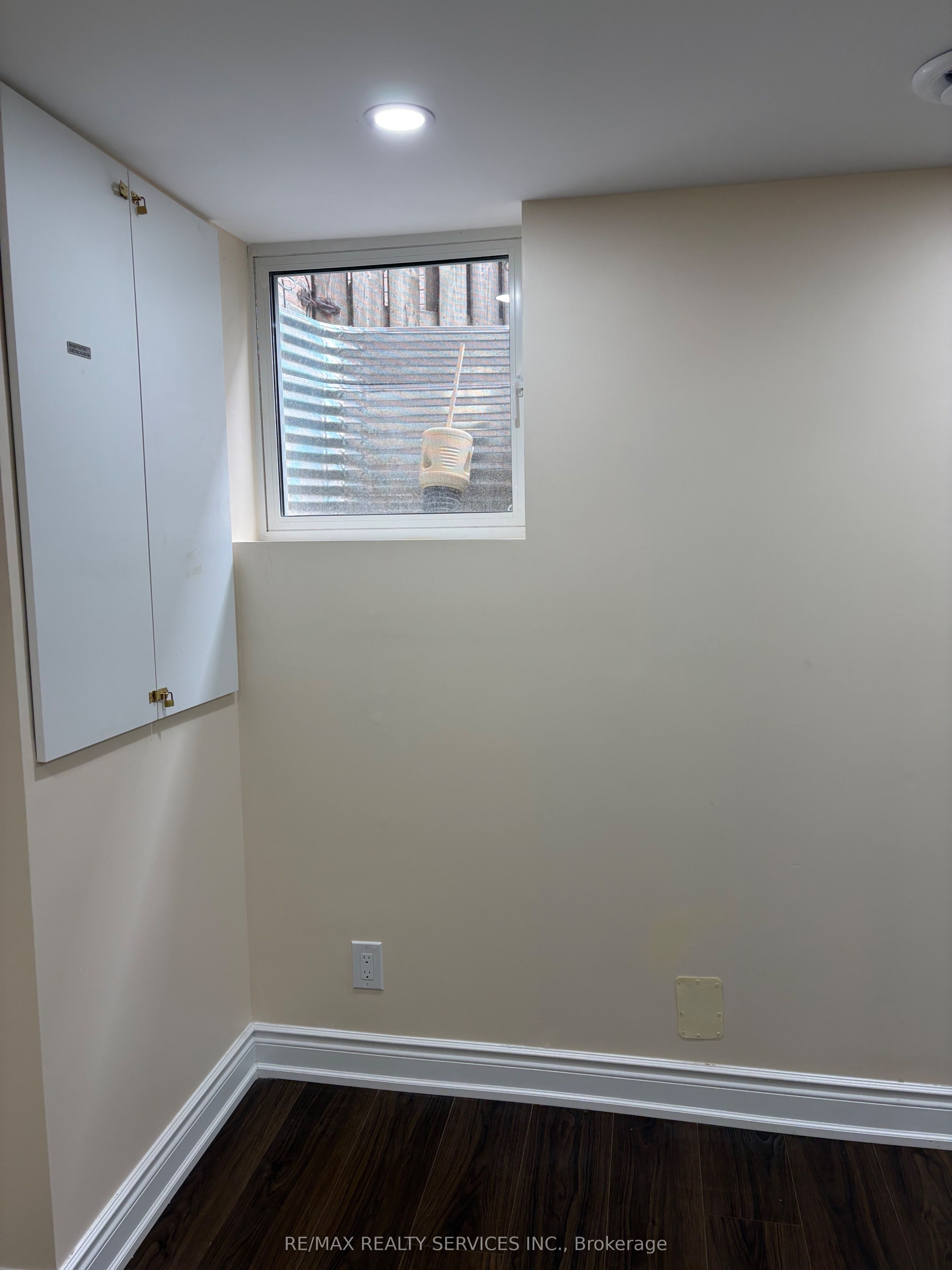 60 Newbridge Crescent Basement Property Photo 14