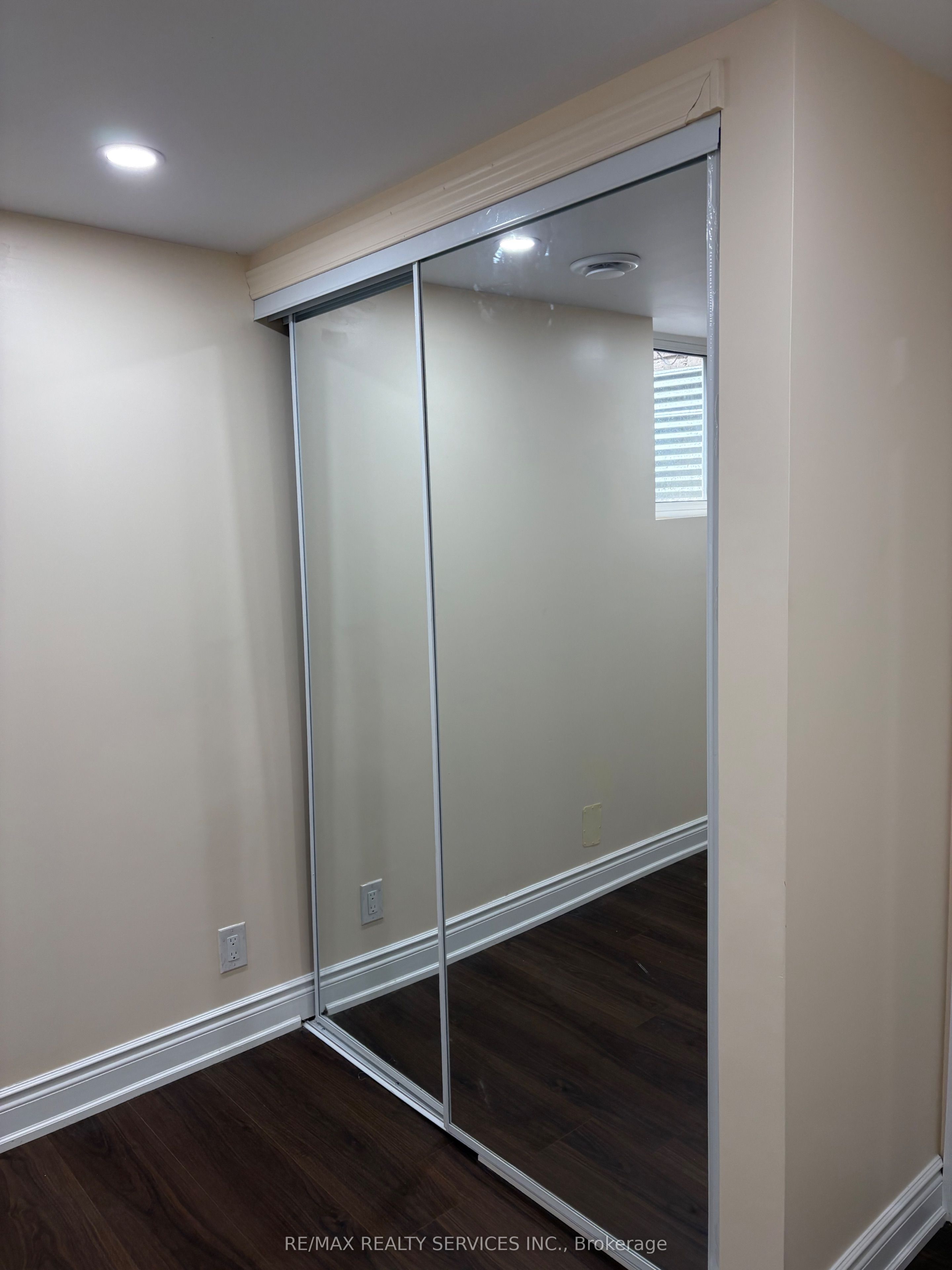60 Newbridge Crescent Basement Property Photo 15