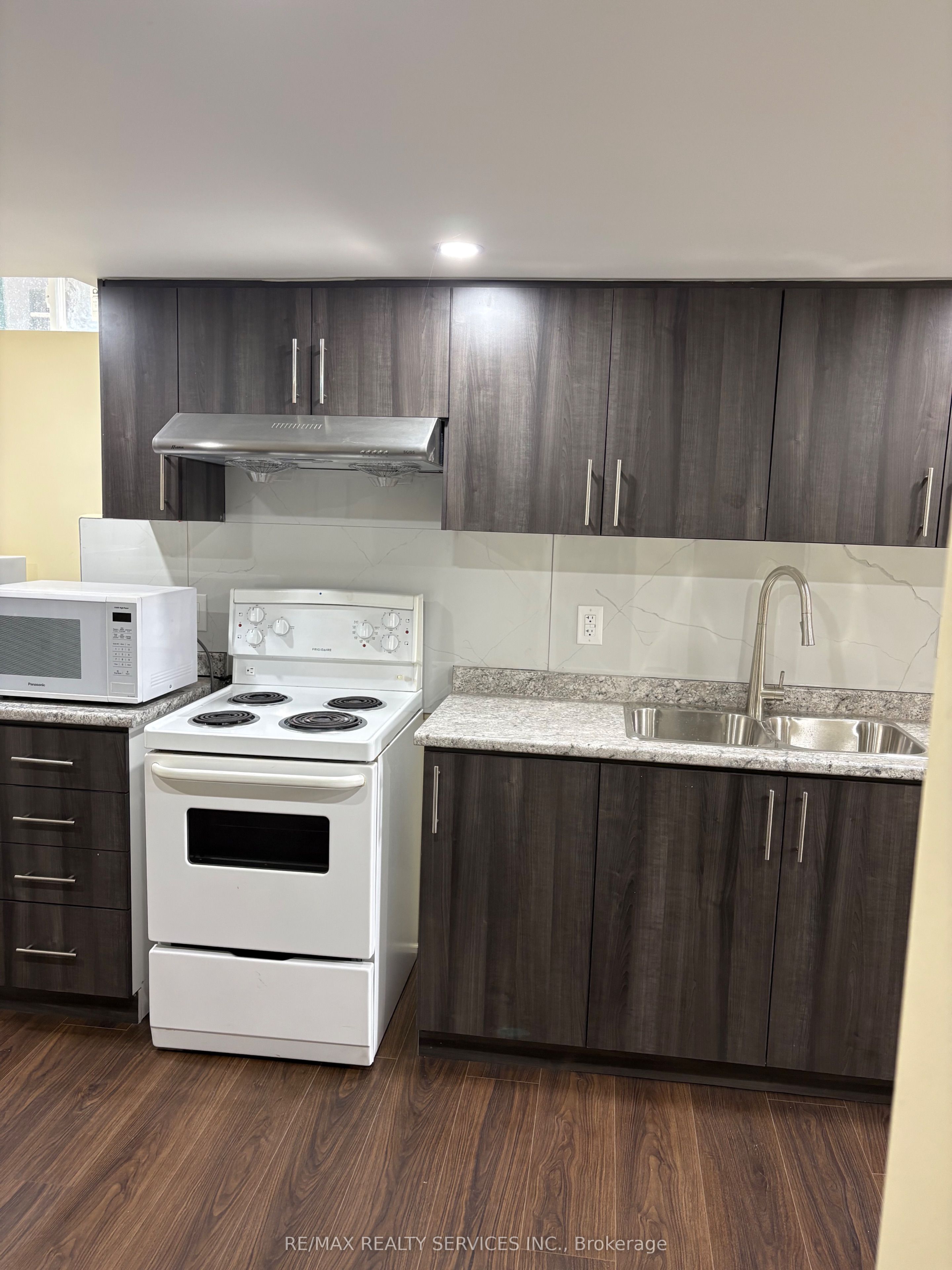 60 Newbridge Crescent Basement Property Photo 17