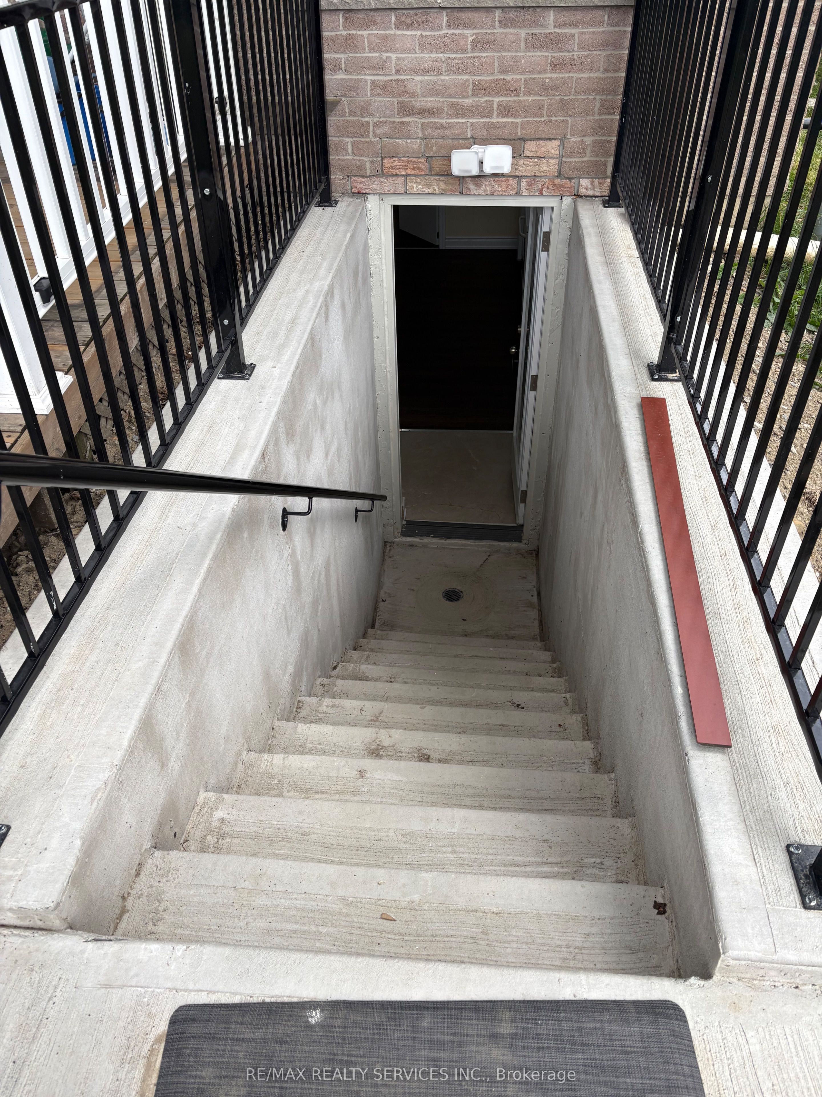 60 Newbridge Crescent Basement Property Photo 19