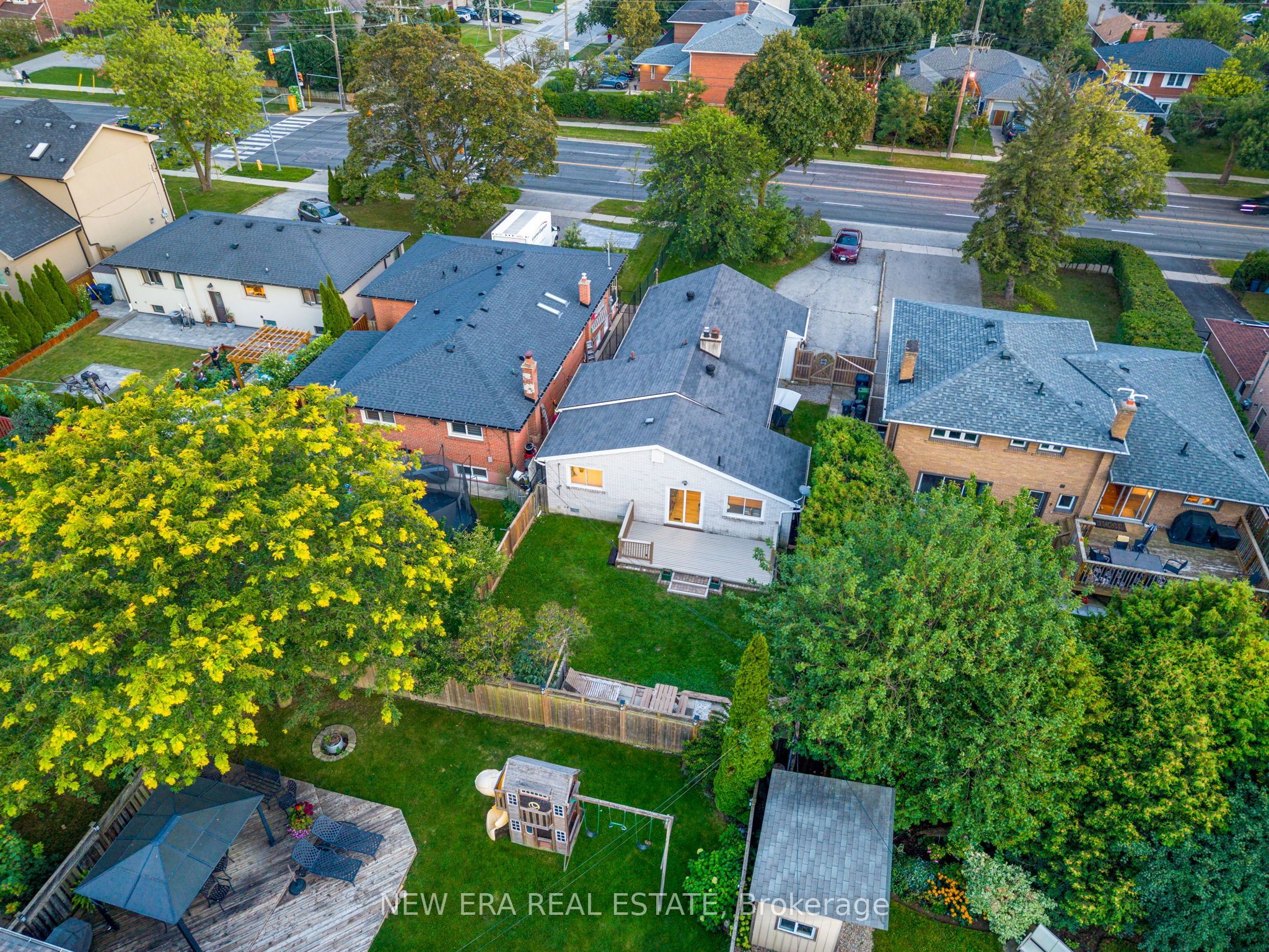 4246 Bloor Street W