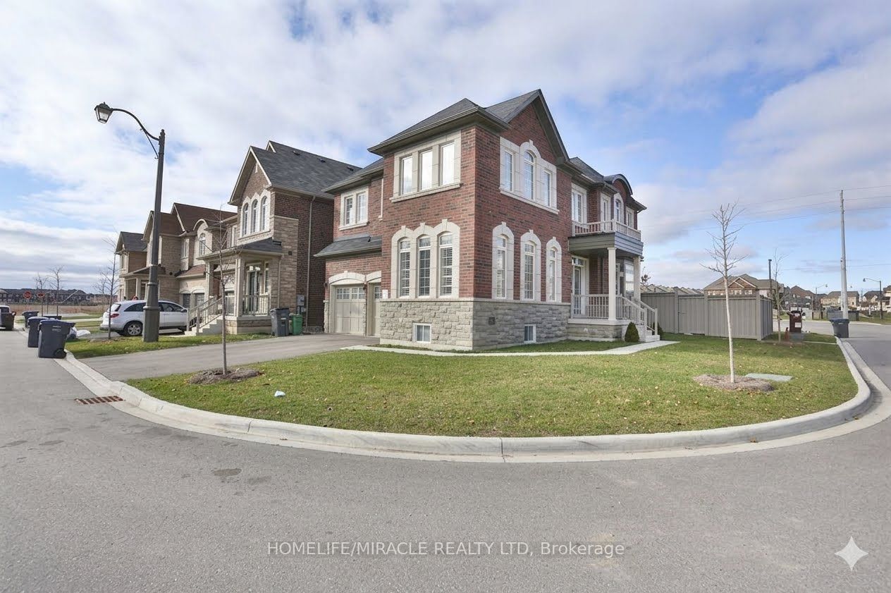 8 Arrowstone Court Property Photo 3