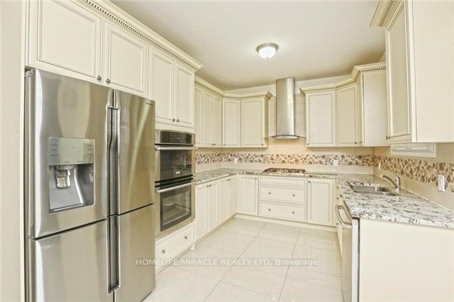 8 Arrowstone Court Property Photo 7