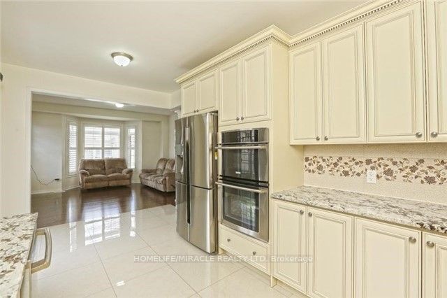 8 Arrowstone Court Property Photo 8