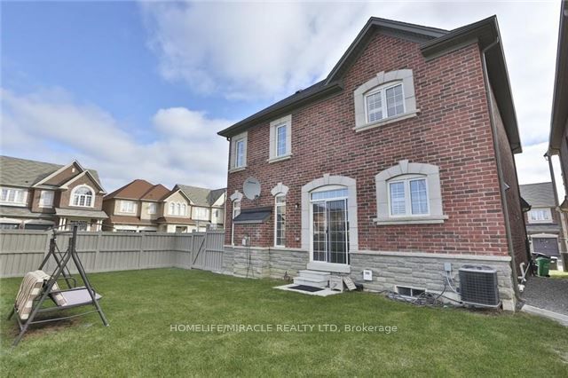 8 Arrowstone Court Property Photo 11