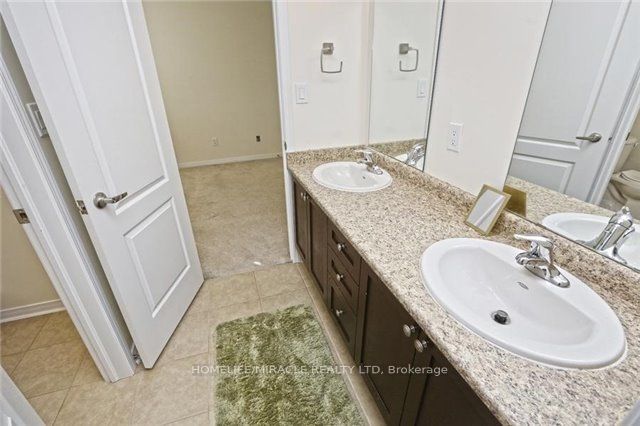 8 Arrowstone Court Property Photo 16
