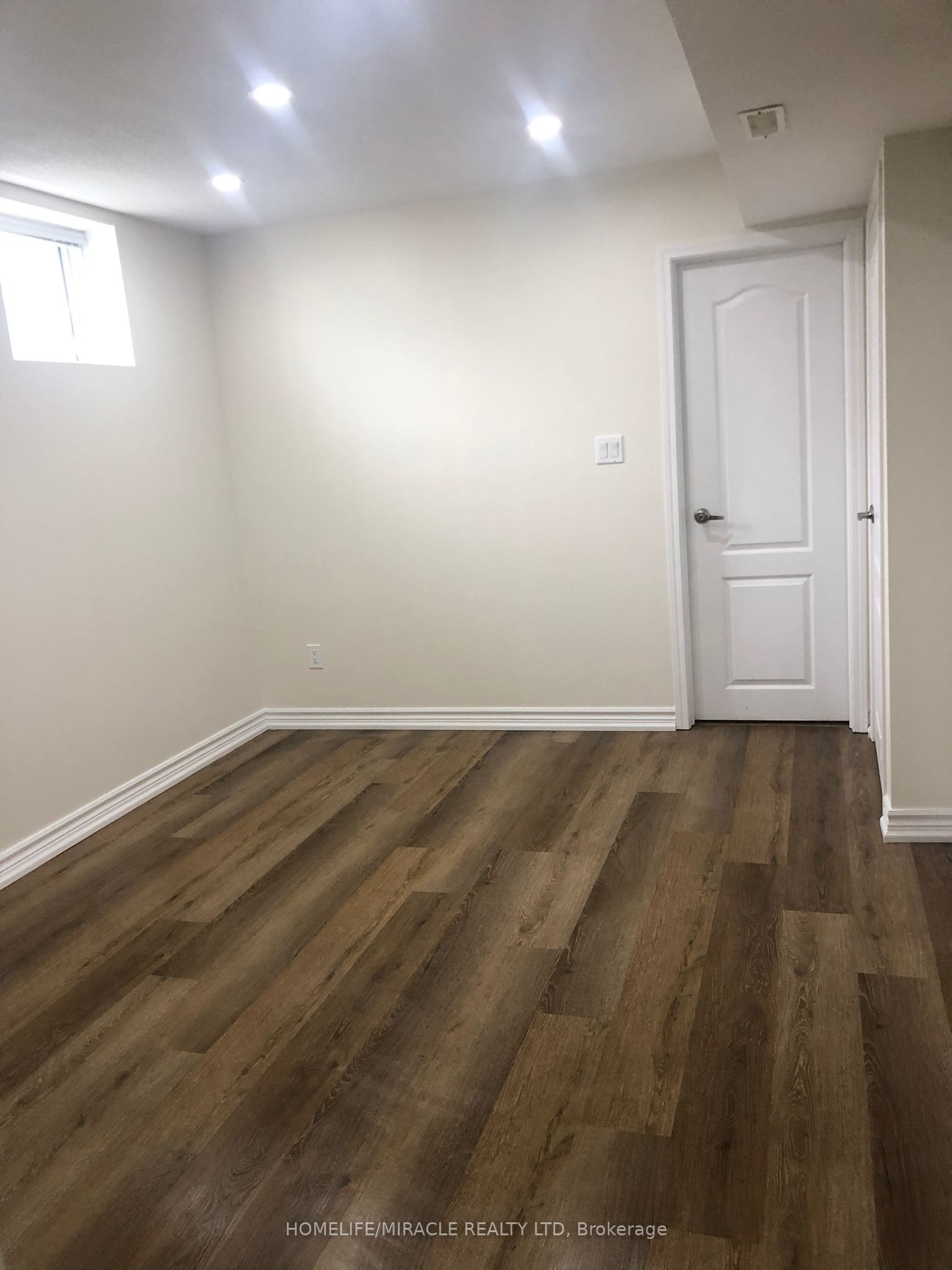8 Arrowstone Court Property Photo 22