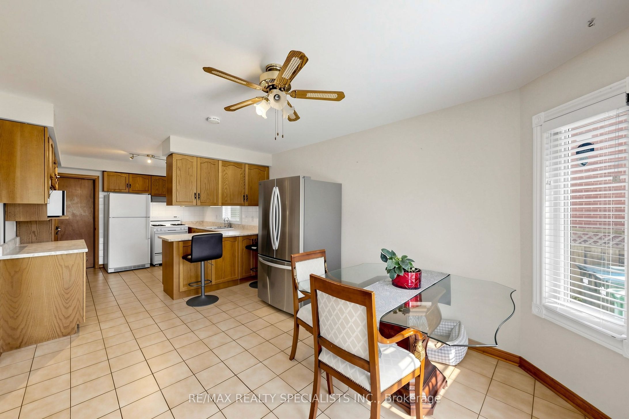 776 Savoy Crescent Property Photo 12