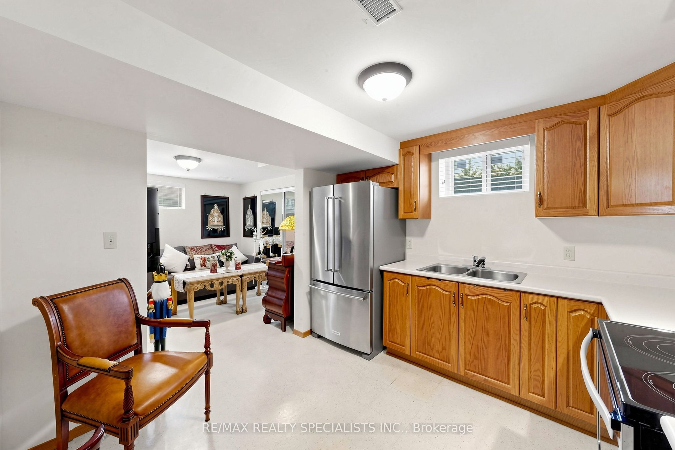 776 Savoy Crescent Property Photo 30