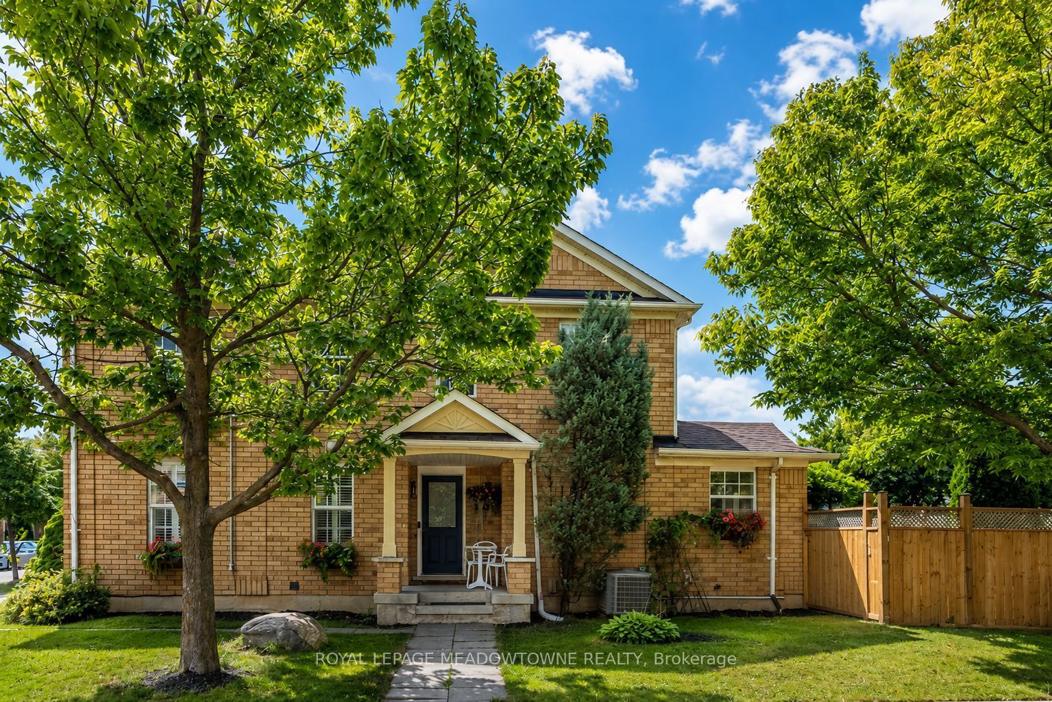 1116 Barclay Circle Property Photo 3