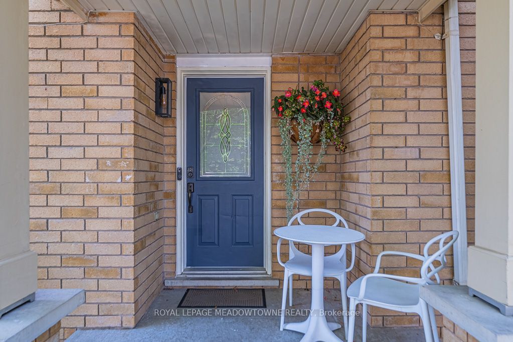 1116 Barclay Circle Property Photo 4