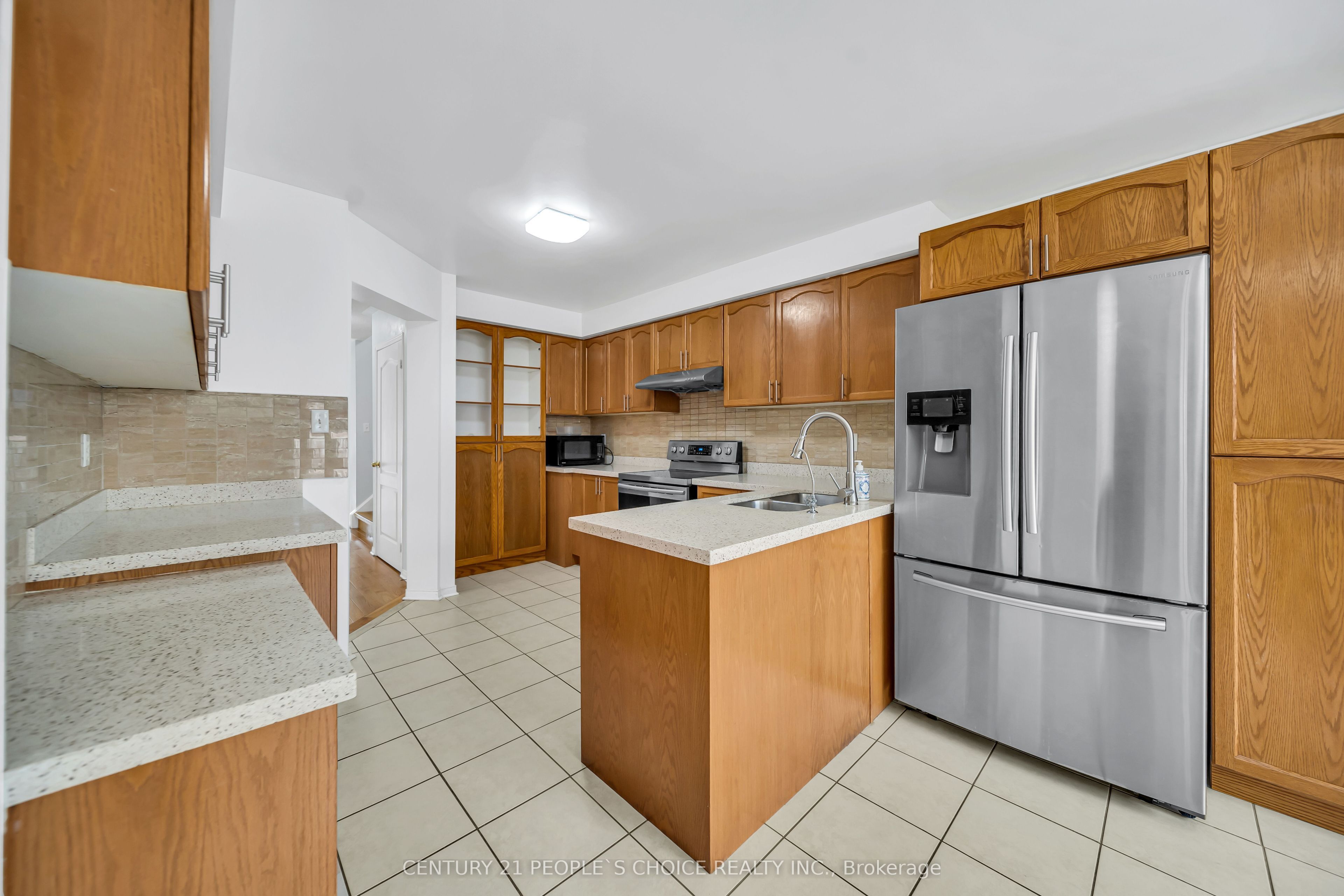 73 Crown Victoria Drive Property Photo 20