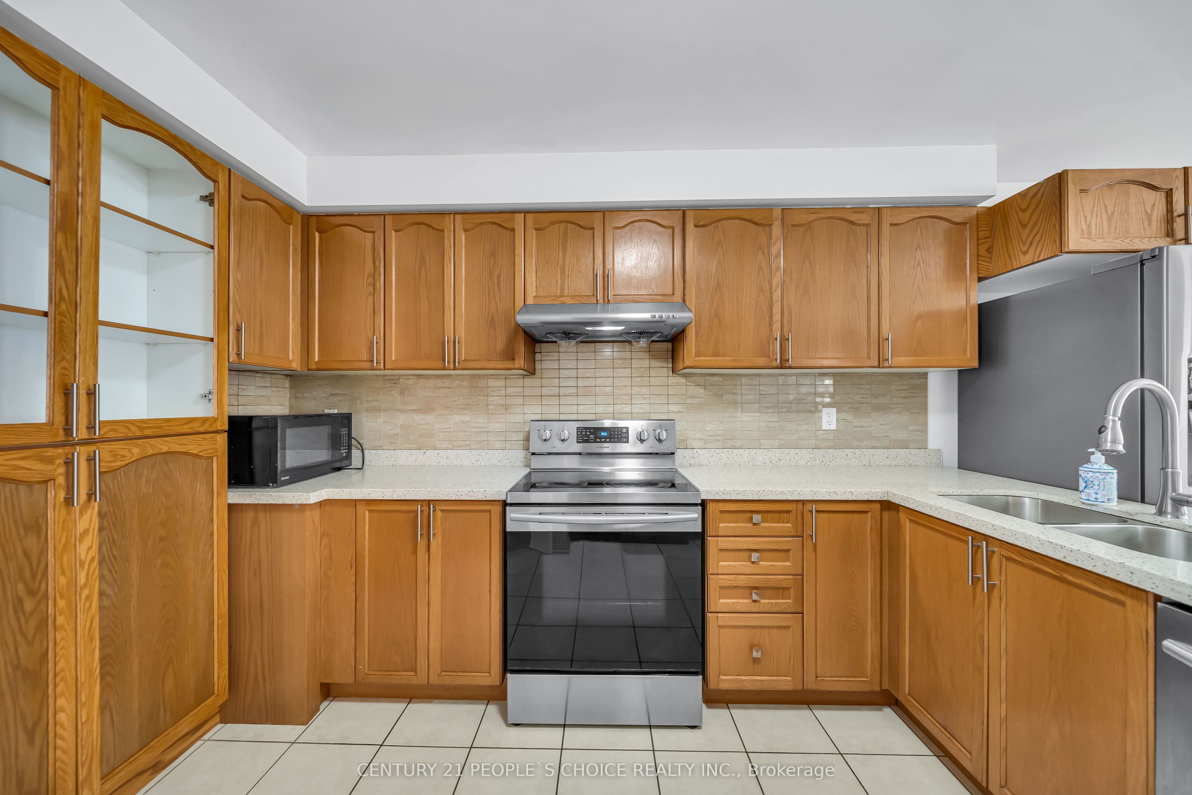73 Crown Victoria Drive Property Photo 22