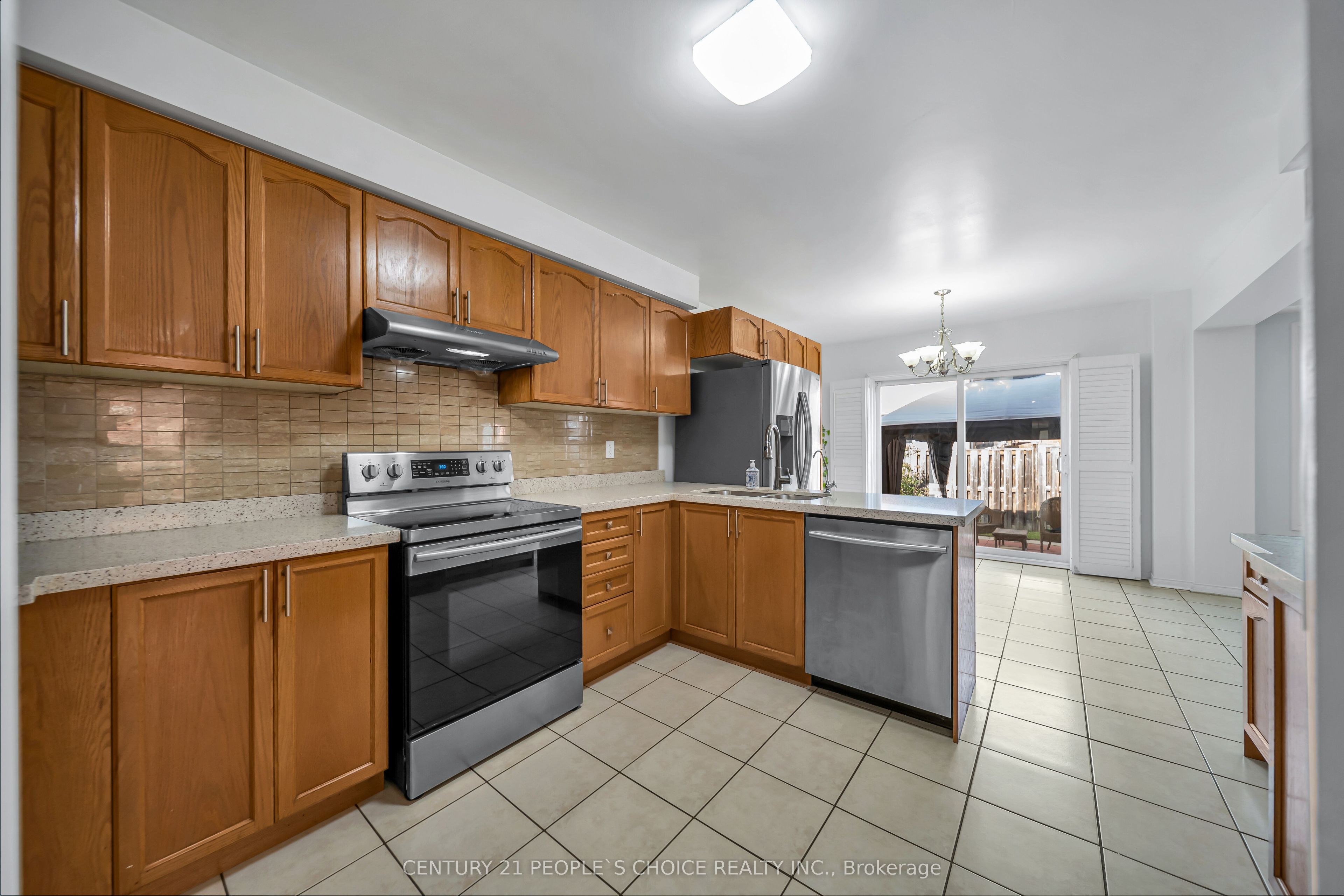 73 Crown Victoria Drive Property Photo 23