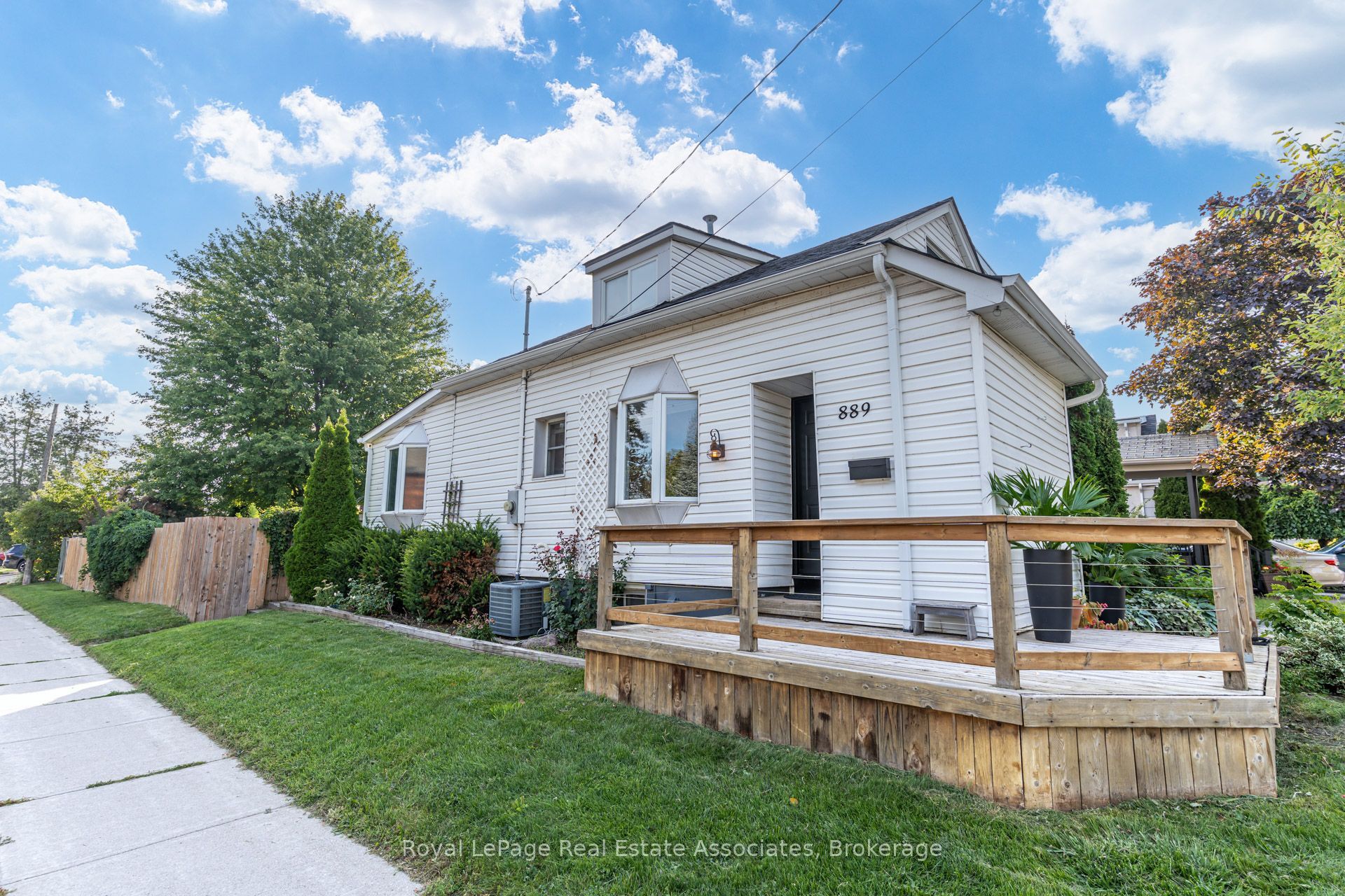 889 Third Street