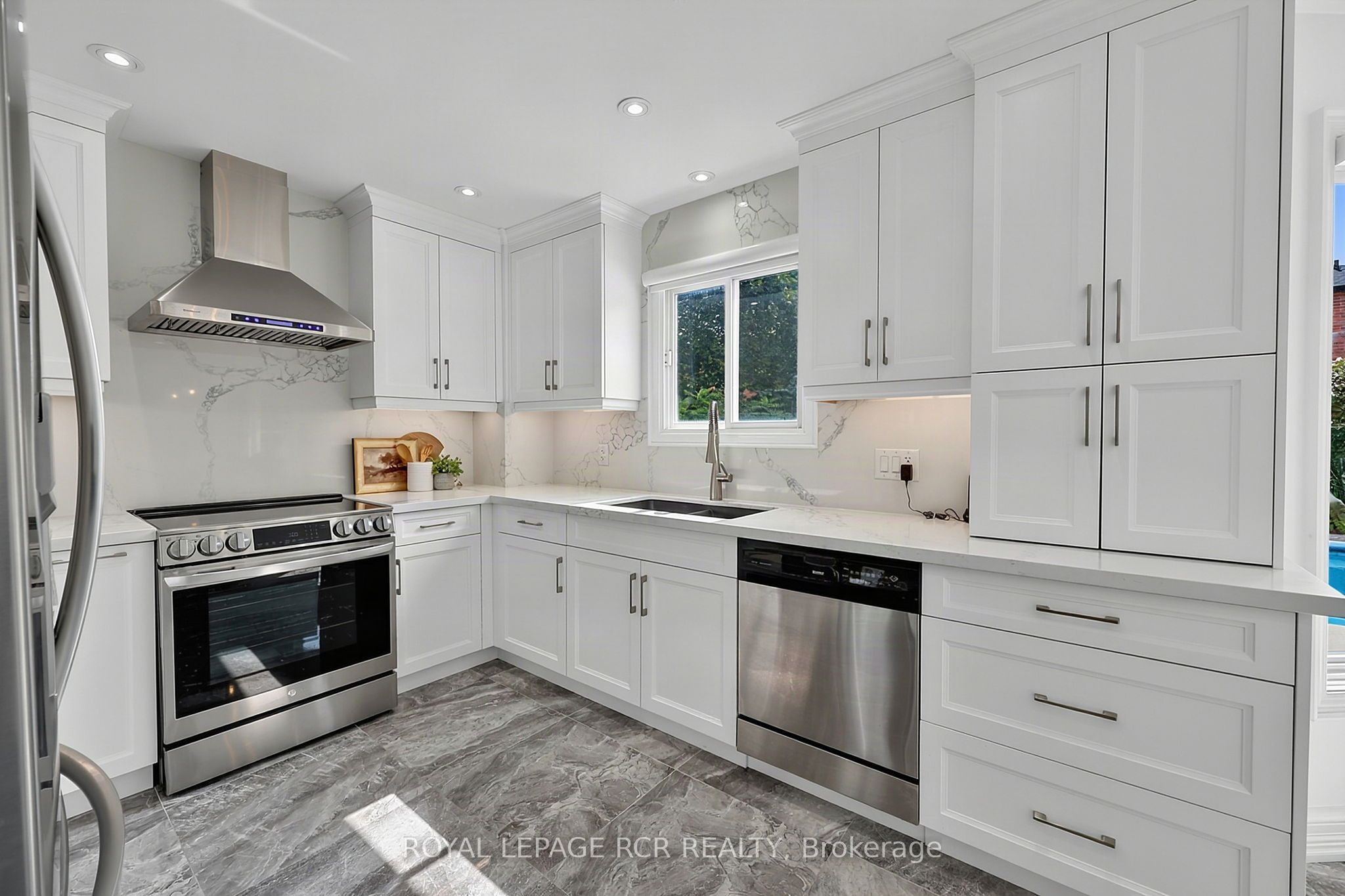 18 Mccabe Crescent Property Photo 12