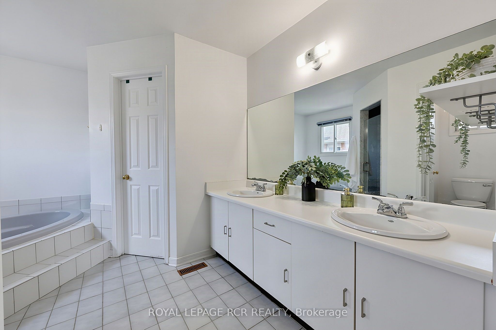 18 Mccabe Crescent Property Photo 22