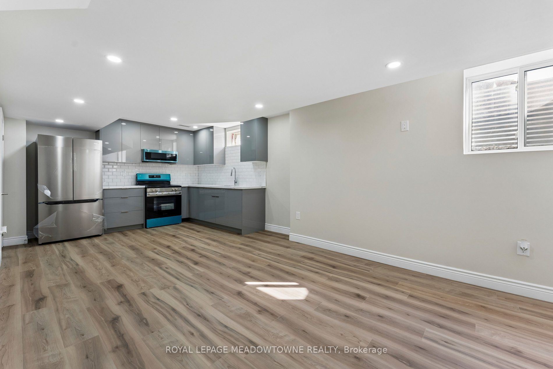15 Learmont Avenue Property Photo 9
