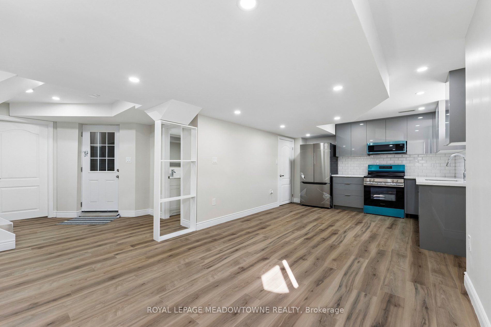 15 Learmont Avenue Property Photo 11