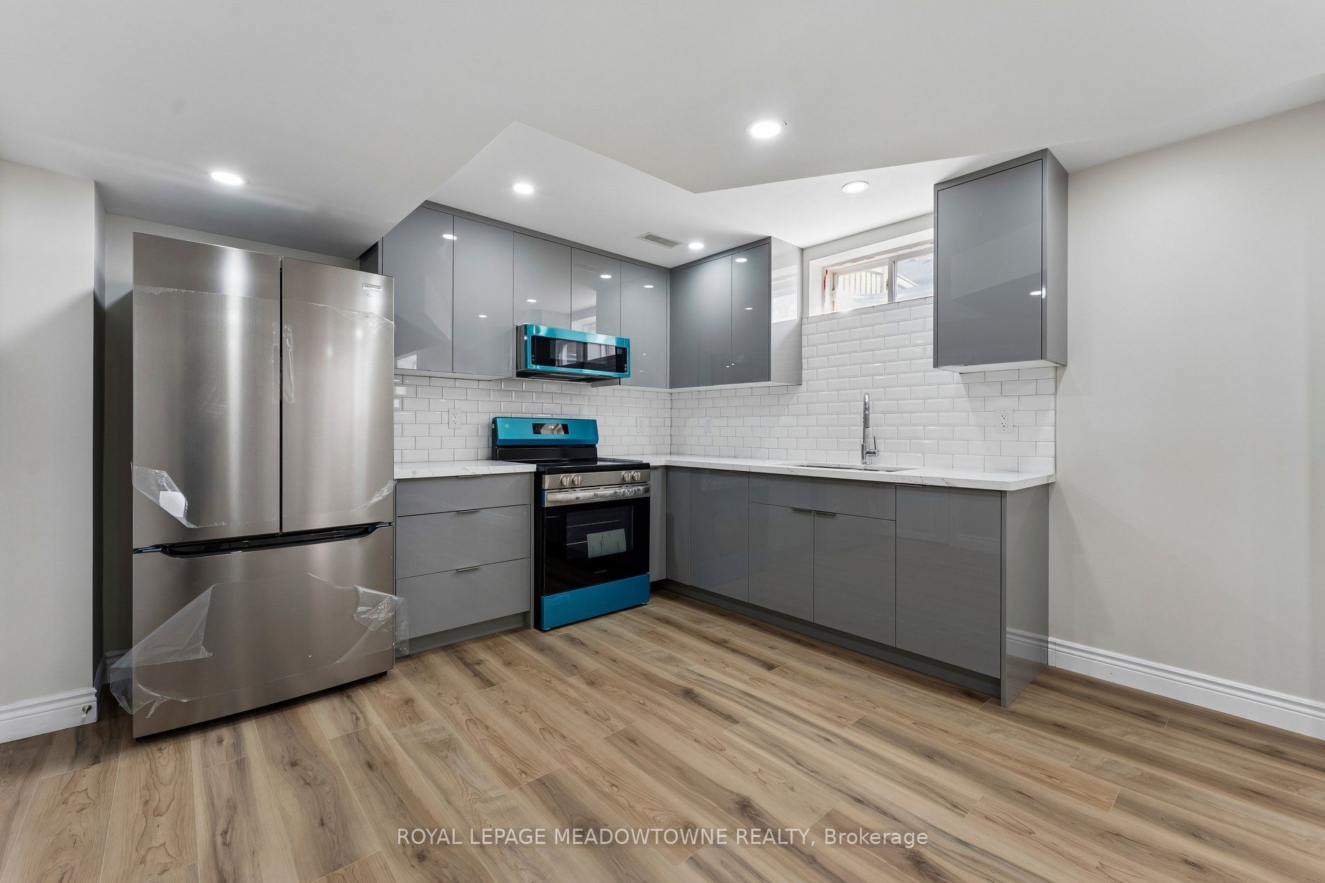 15 Learmont Avenue Property Photo 13