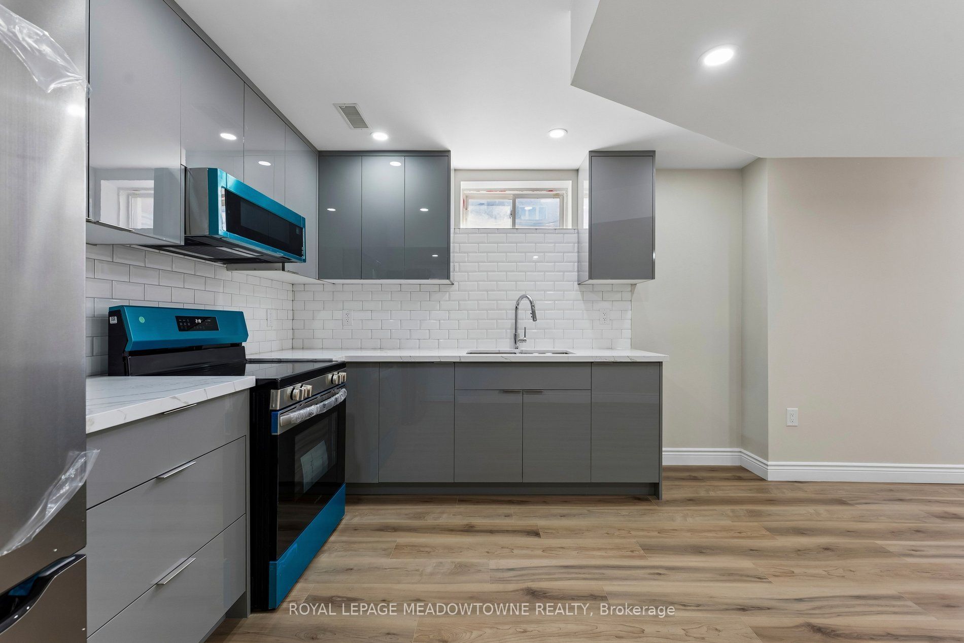 15 Learmont Avenue Property Photo 14