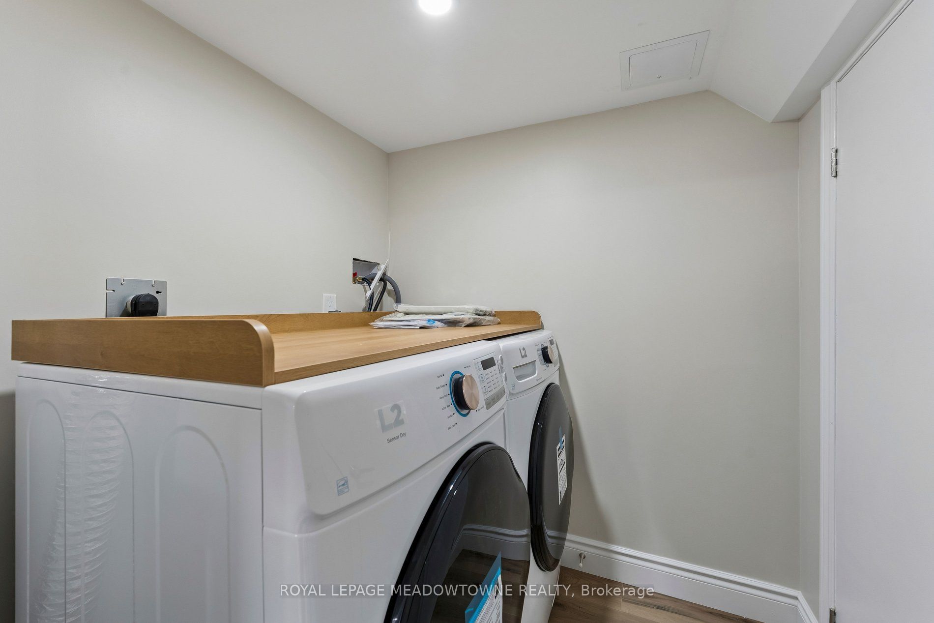 15 Learmont Avenue Property Photo 16