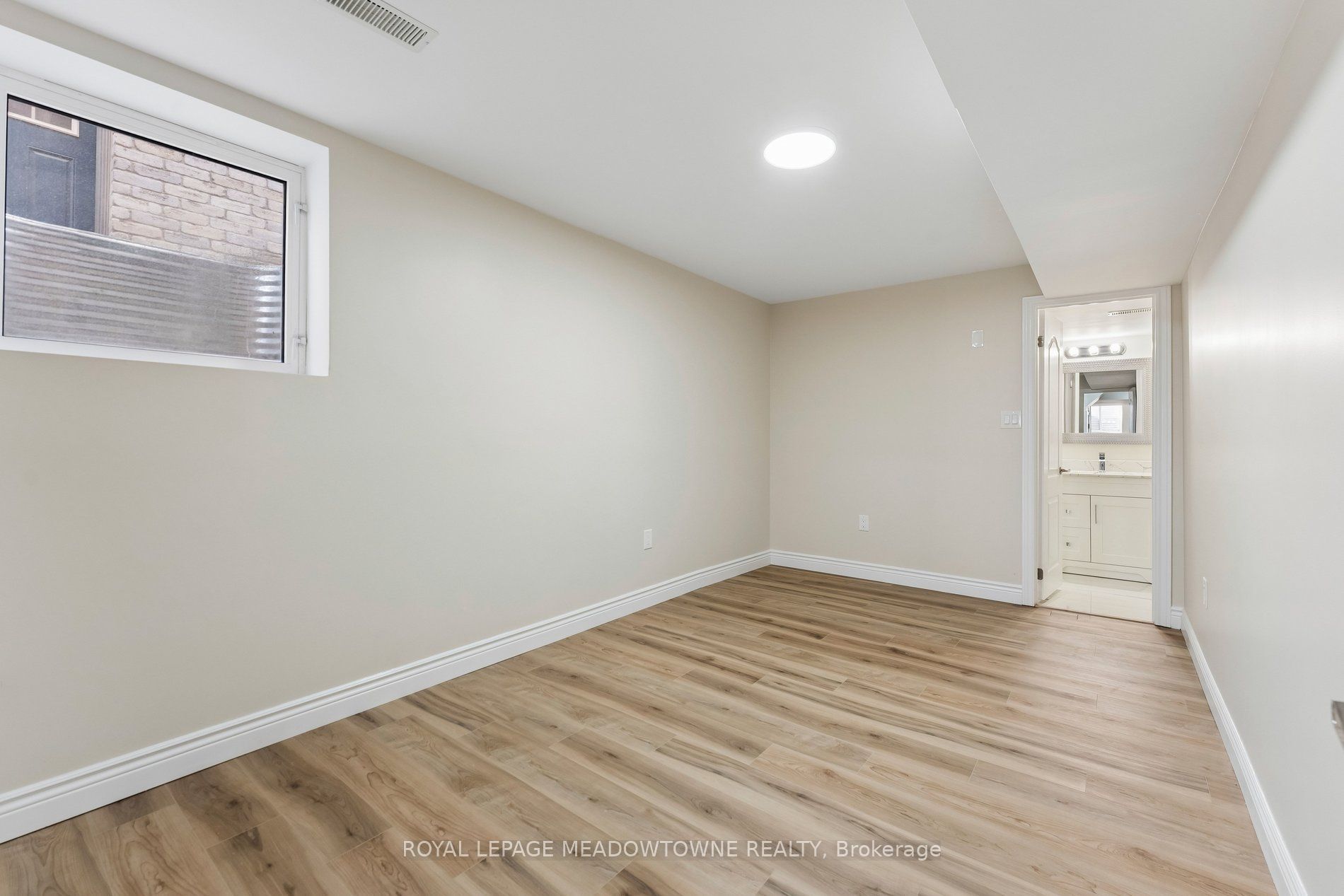 15 Learmont Avenue Property Photo 20