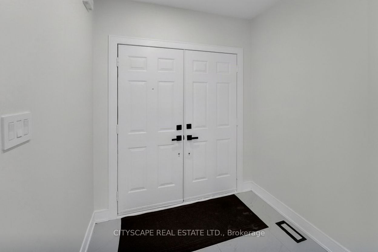 17 Ferncastle Crescent Property Photo 2