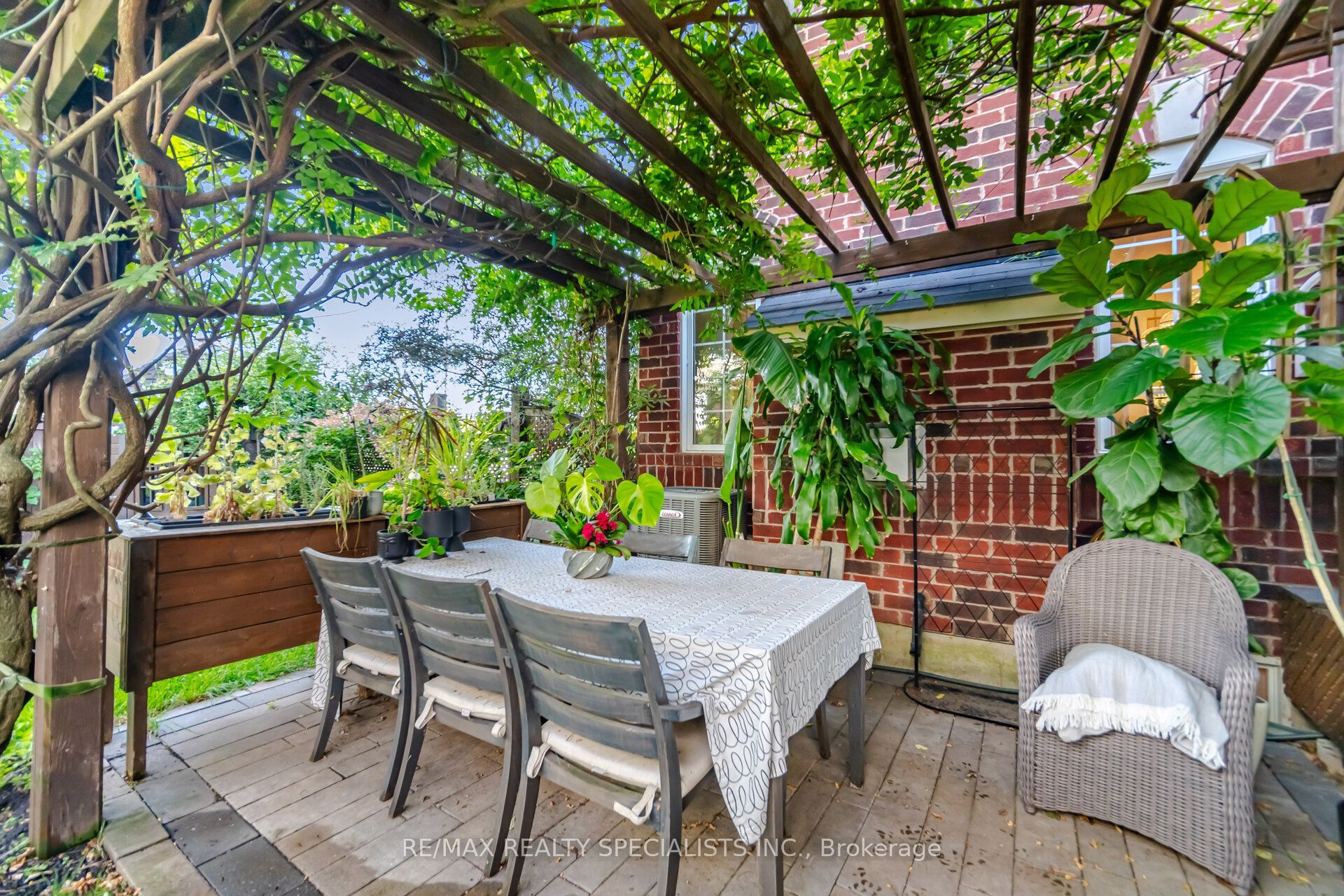 308 Mortimer Crescent Property Photo 27