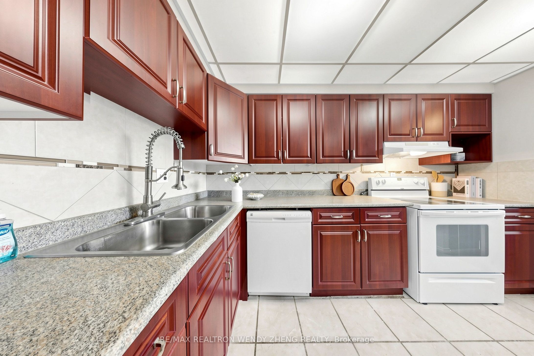1055a Forestwood Drive 111 Property Photo 6