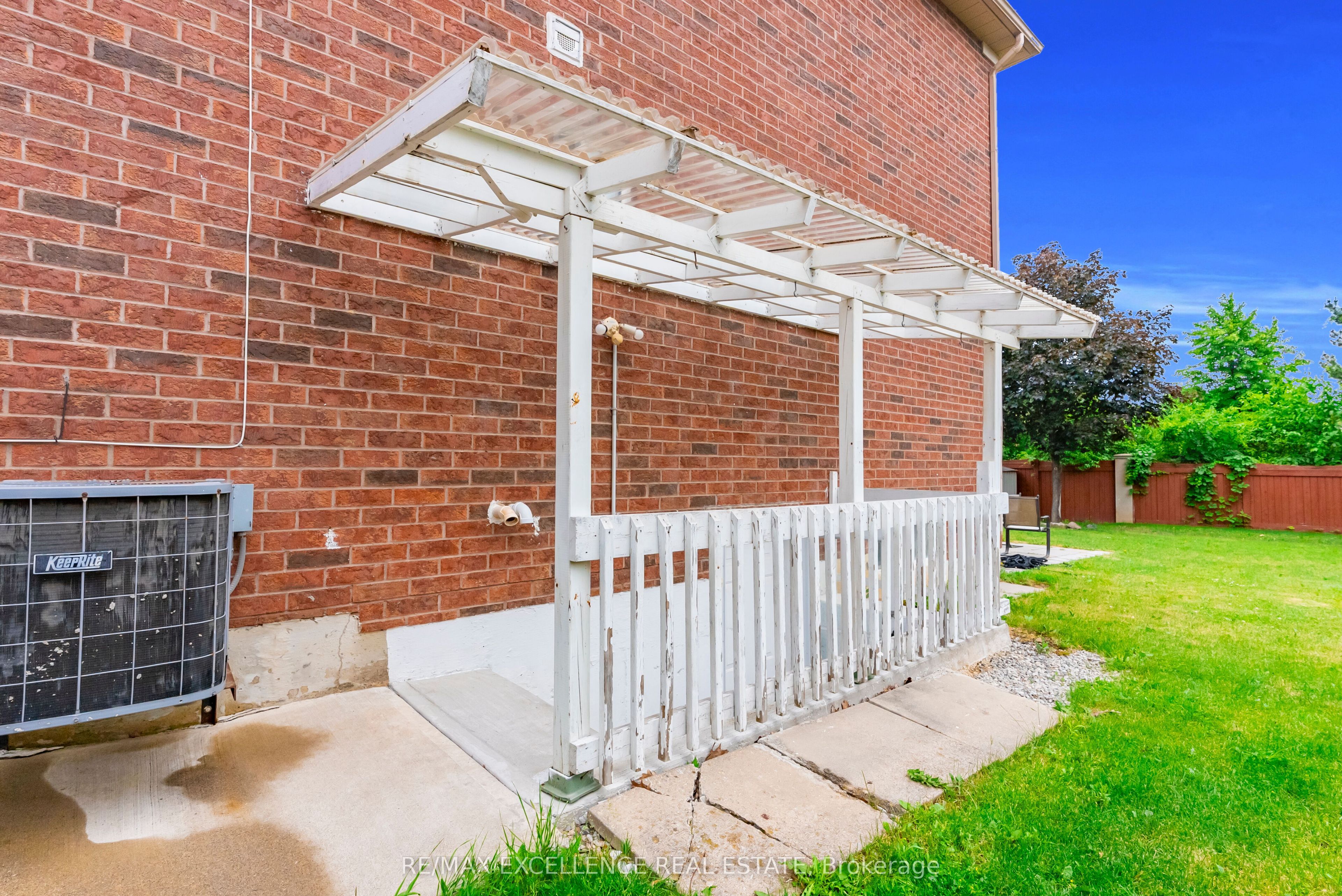 50 Jewel Crescent Property Photo 29