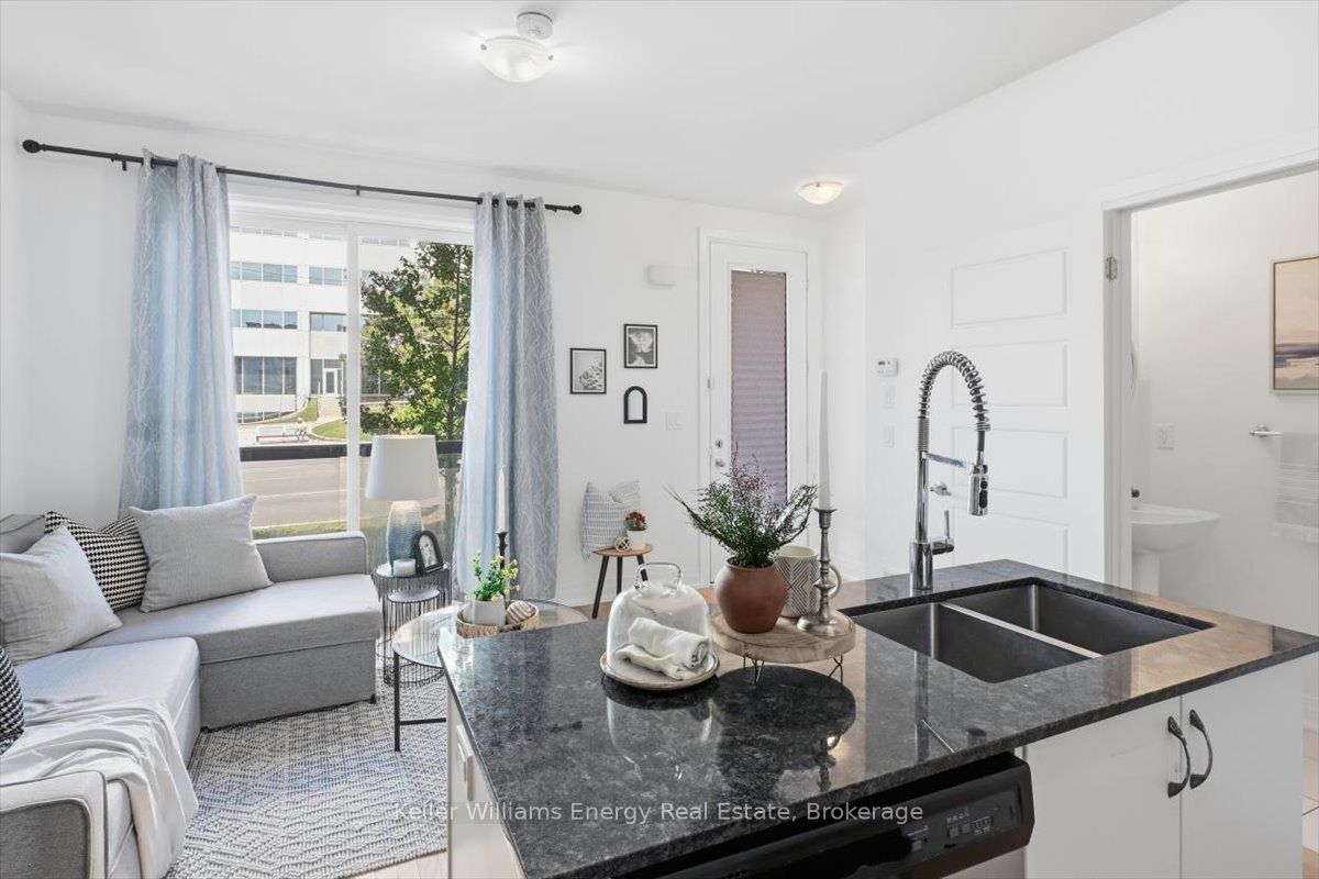 721 Lawrence Avenue W 65 Property Photo 6