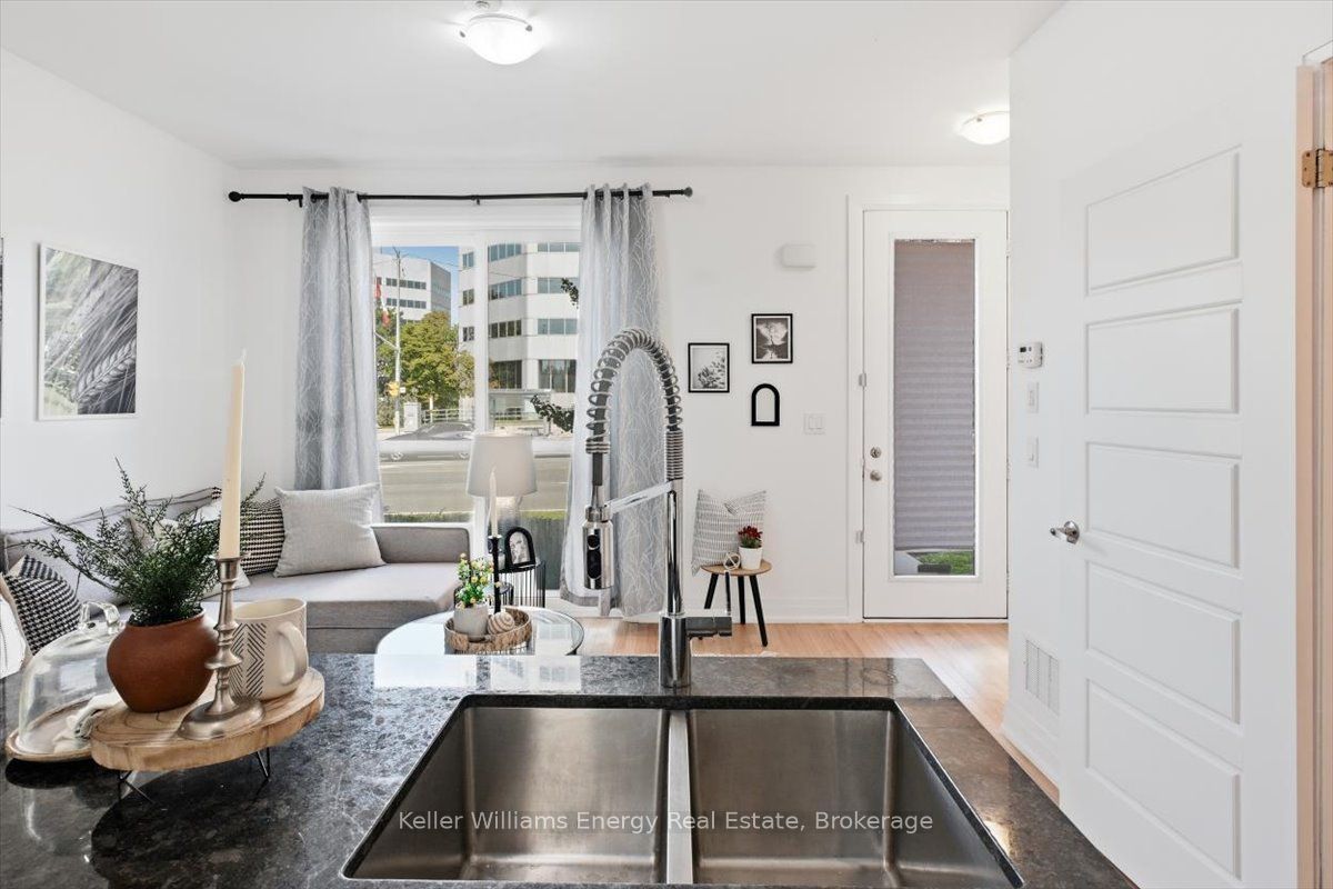 721 Lawrence Avenue W 65 Property Photo 11