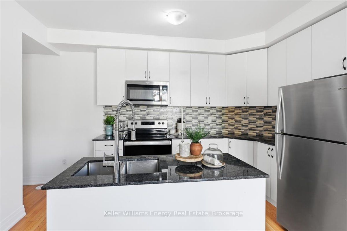 721 Lawrence Avenue W 65 Property Photo 13