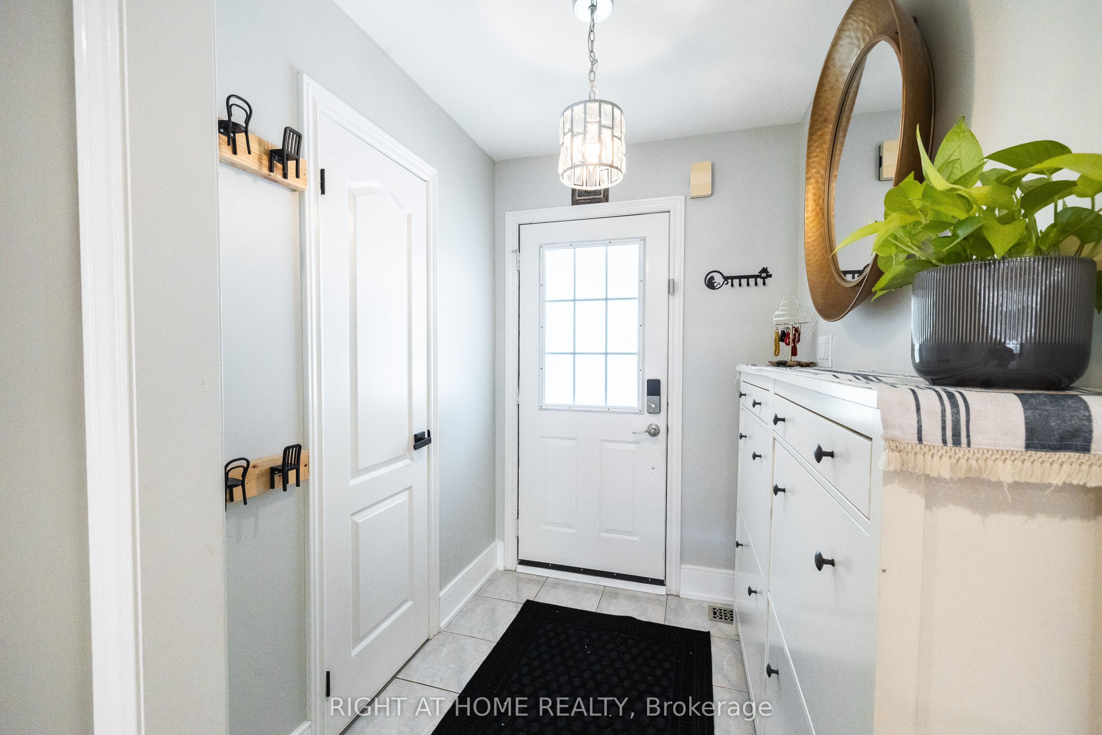 604 Lumberton Crescent Property Photo 4