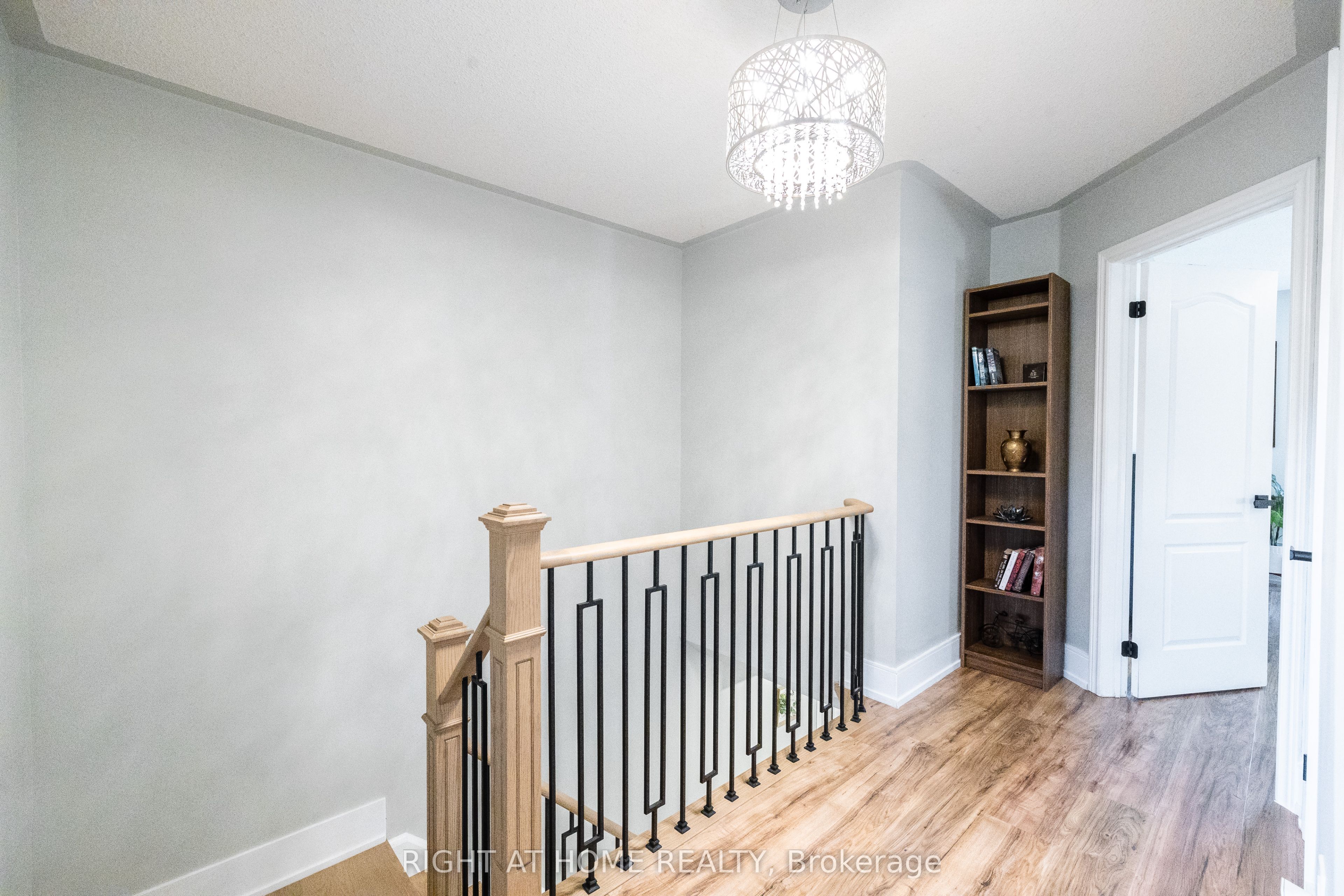 604 Lumberton Crescent Property Photo 15