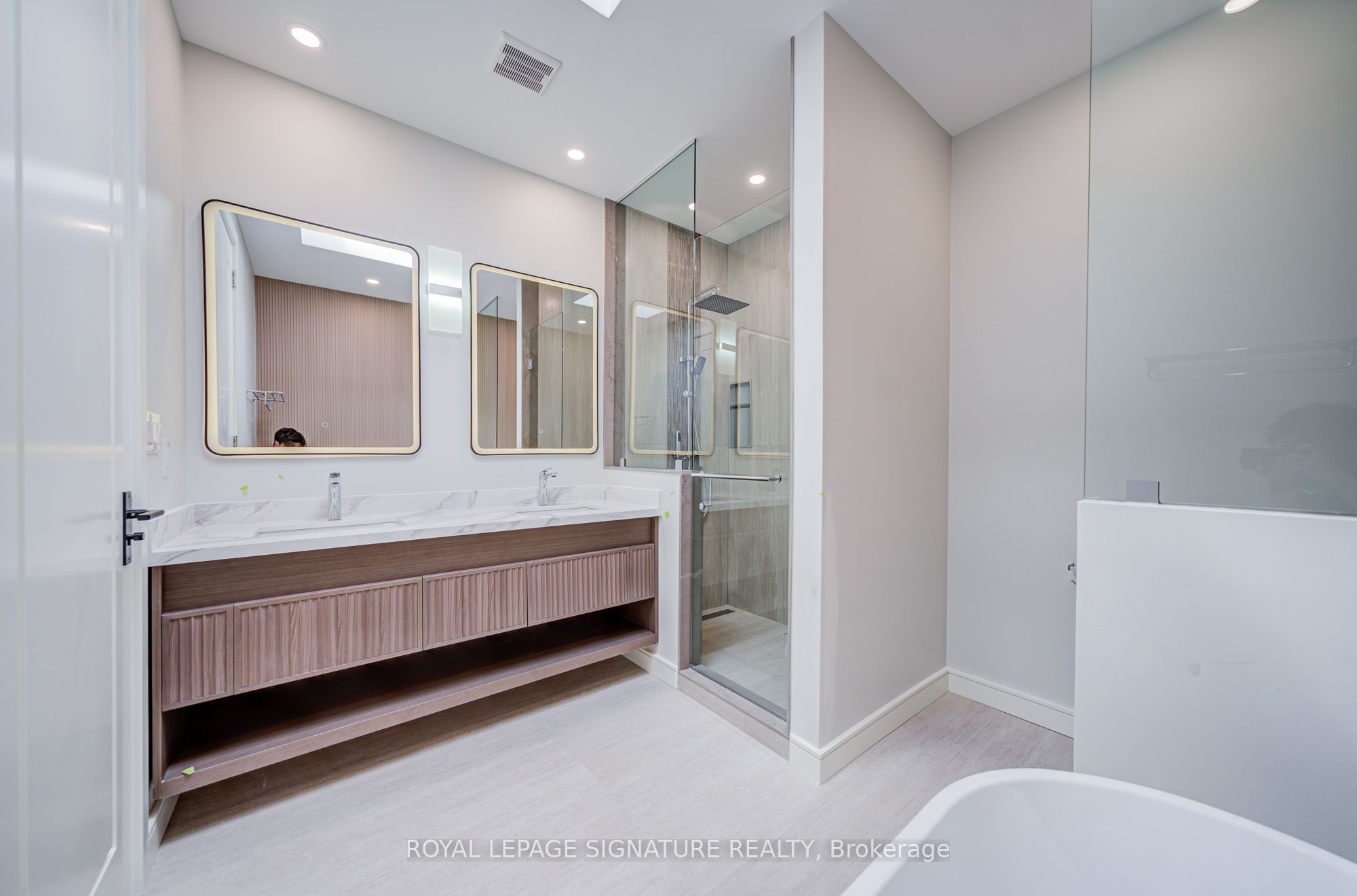 876 Atwater Avenue Property Photo 23