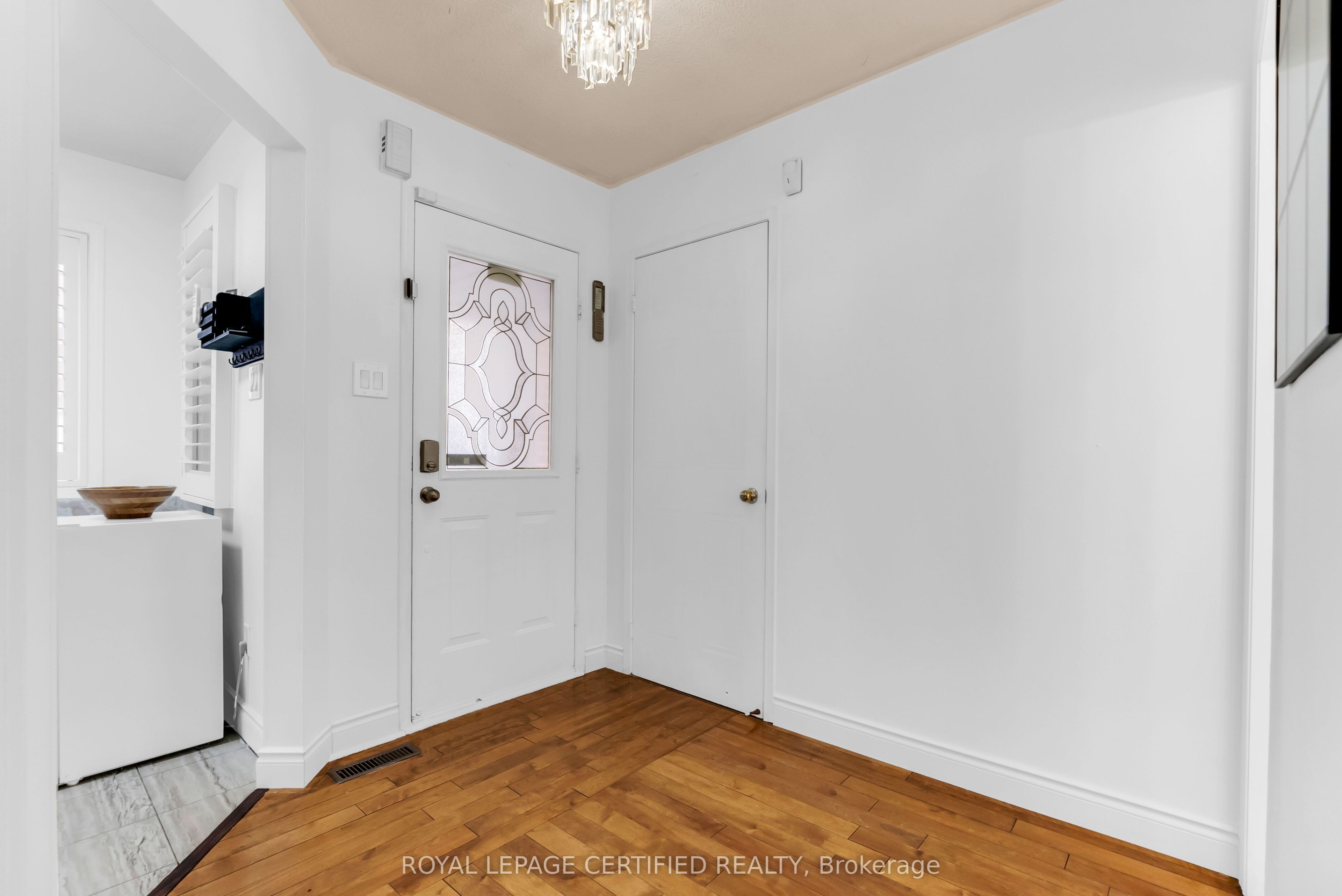 5639 Whistler Crescent Property Photo 6