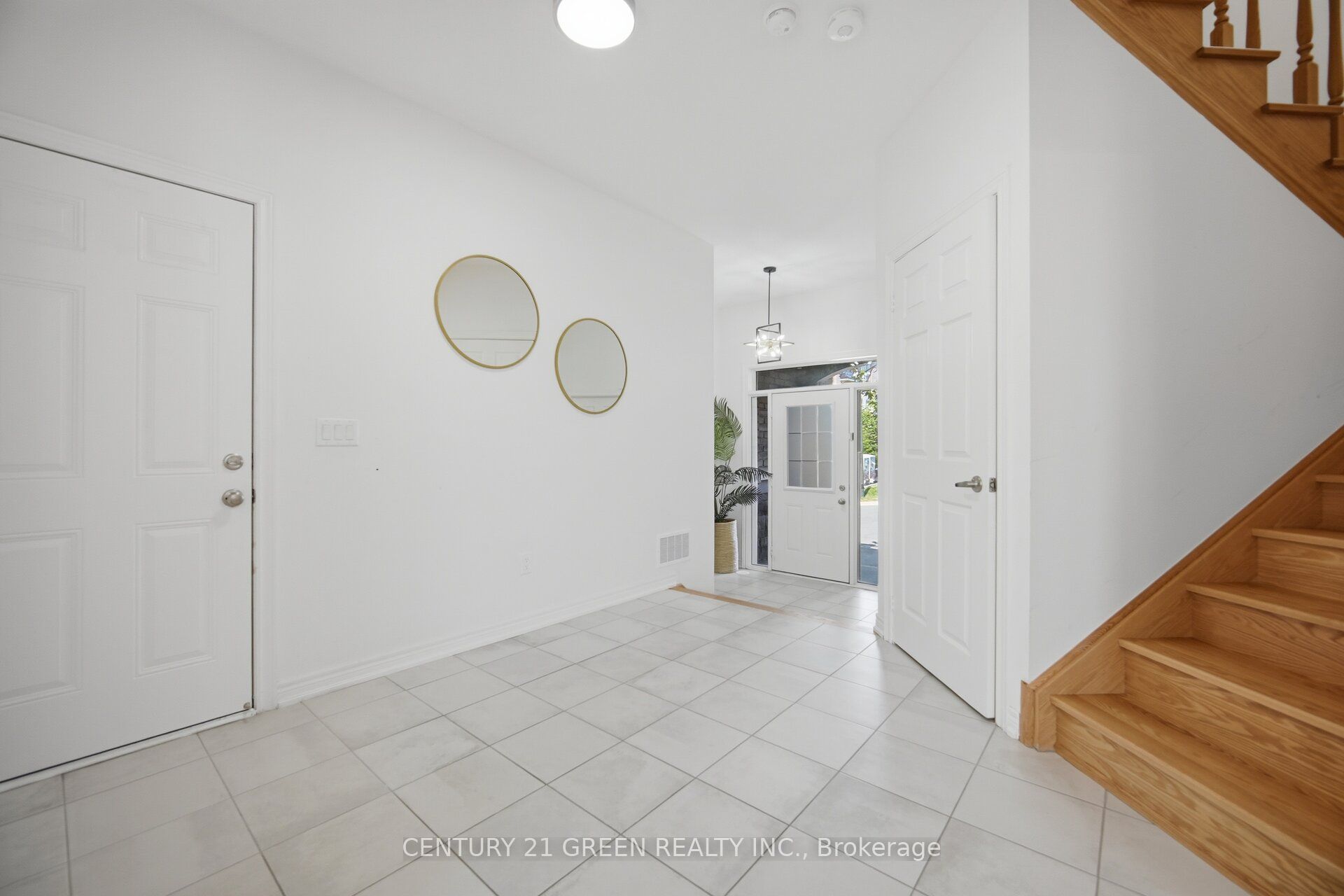 537 Dundas Street E Property Photo 6
