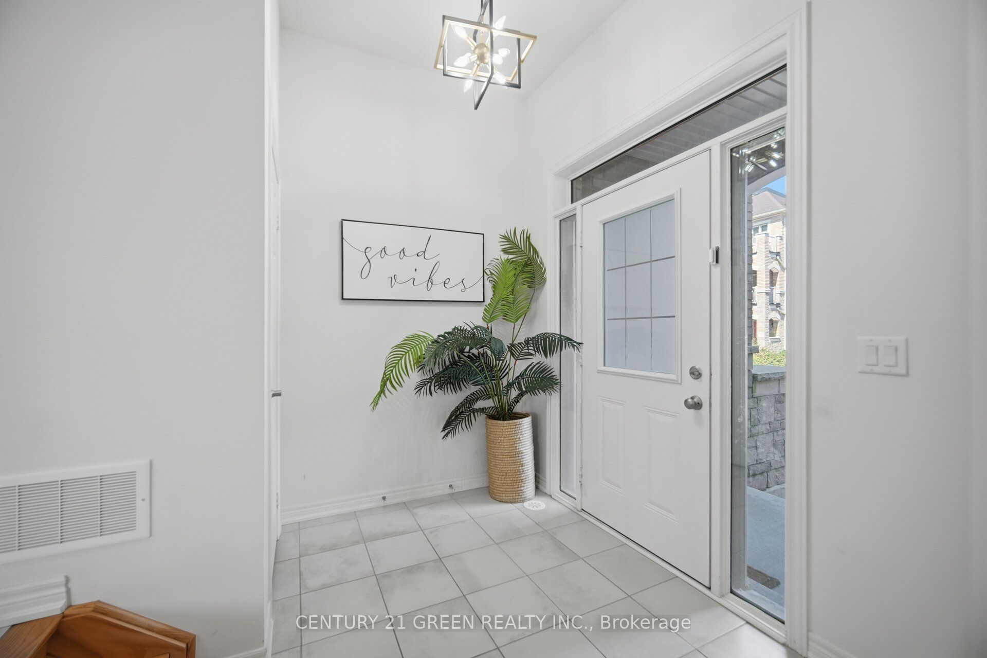 537 Dundas Street E Property Photo 7