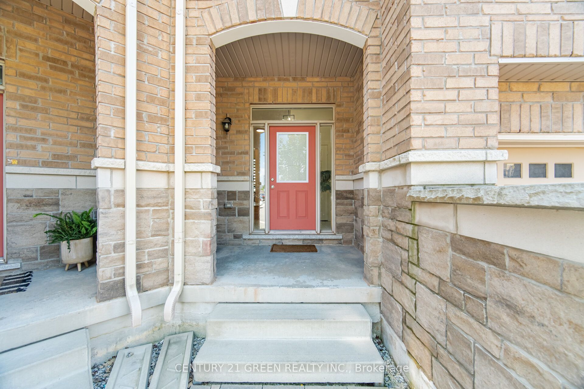 537 Dundas Street E Property Photo 8