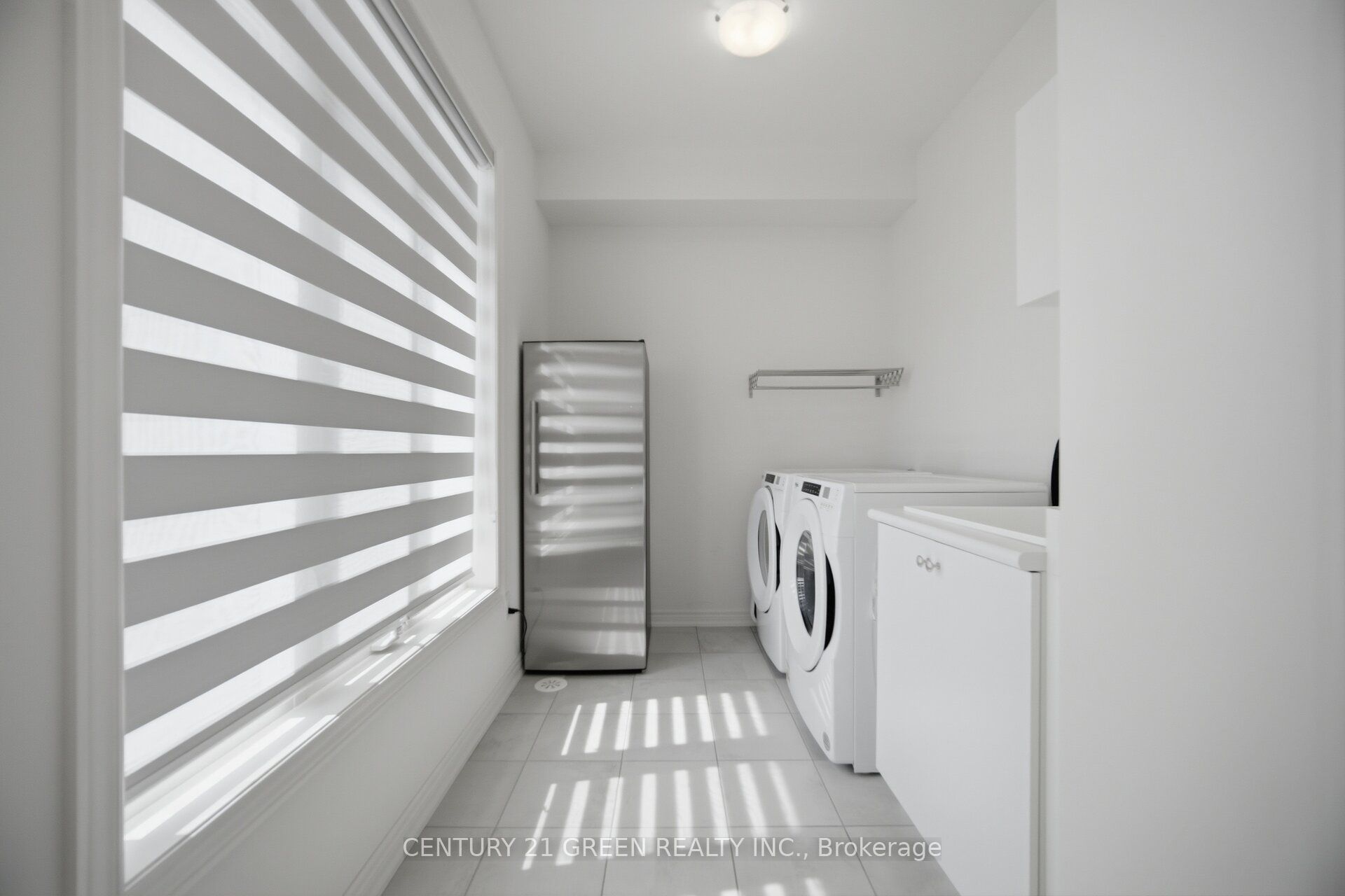 537 Dundas Street E Property Photo 12