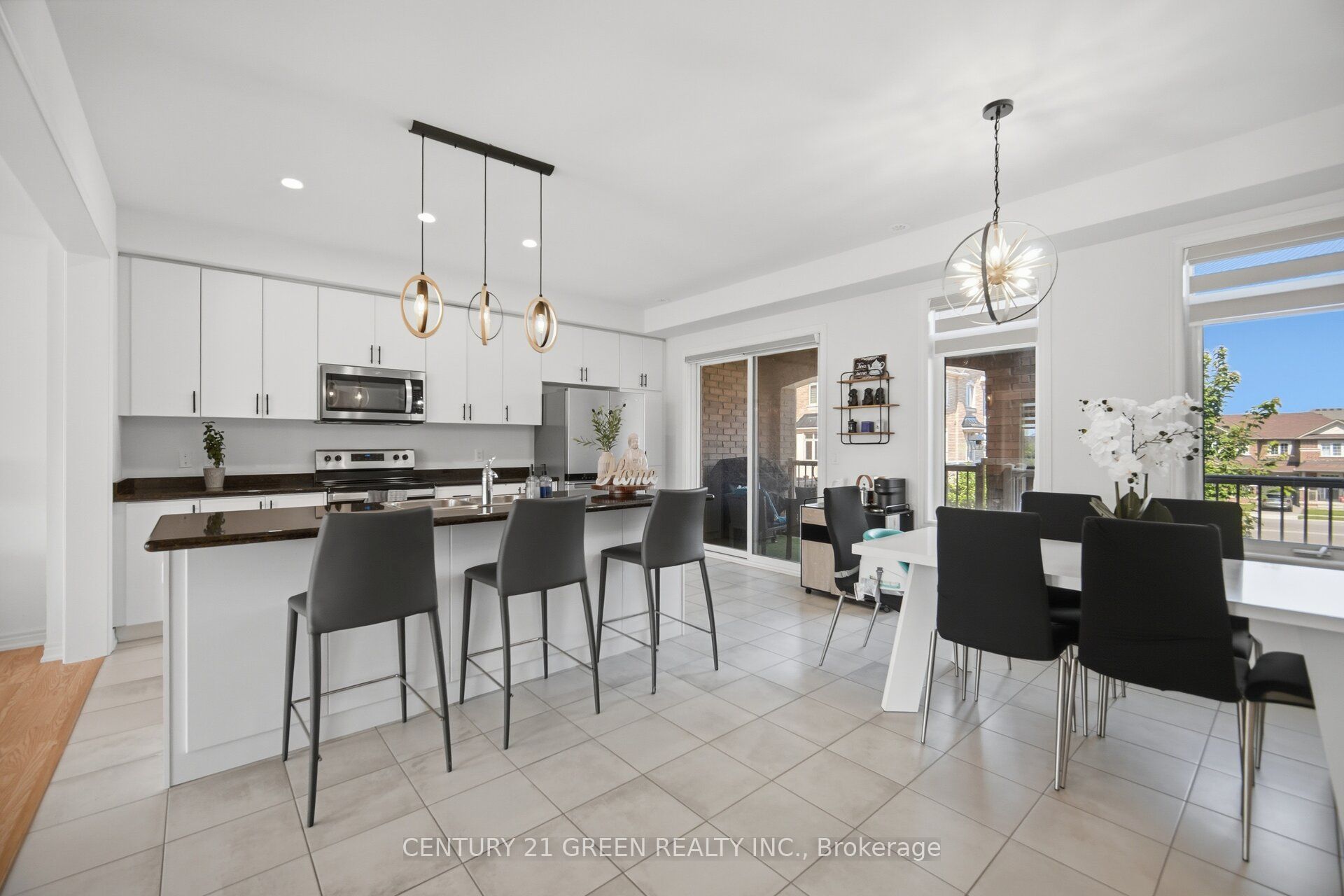 537 Dundas Street E Property Photo 13