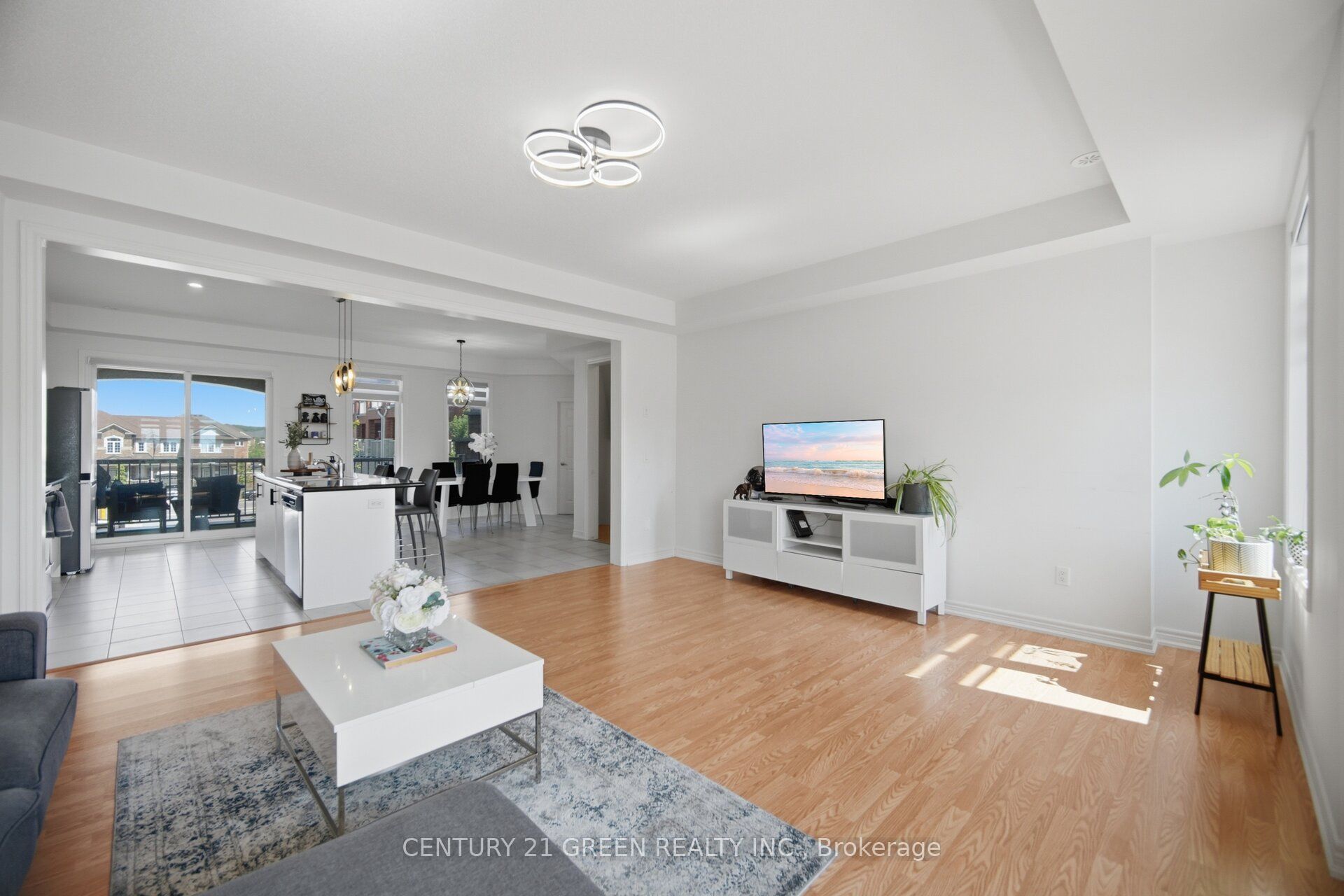 537 Dundas Street E Property Photo 22
