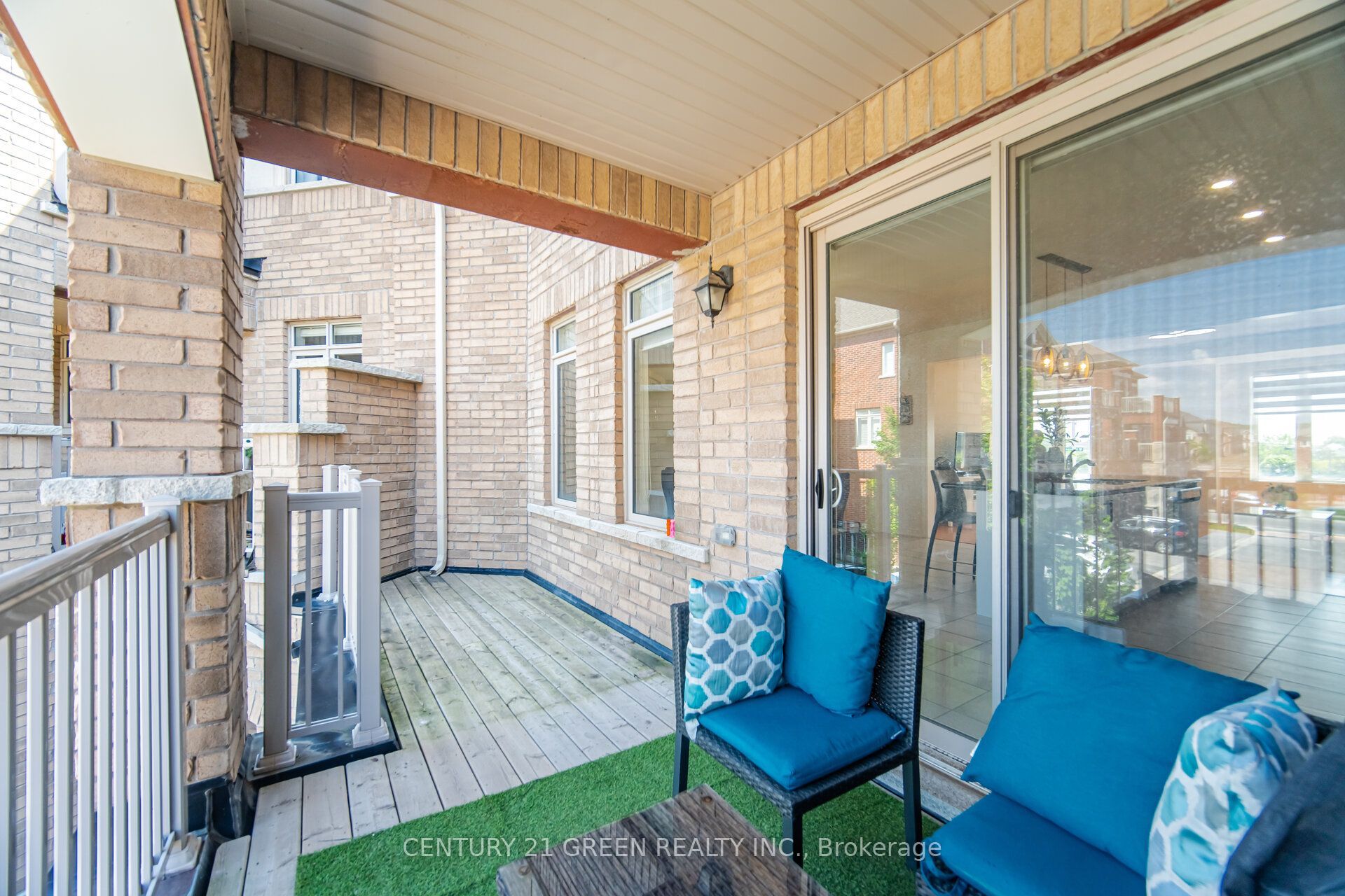 537 Dundas Street E Property Photo 23