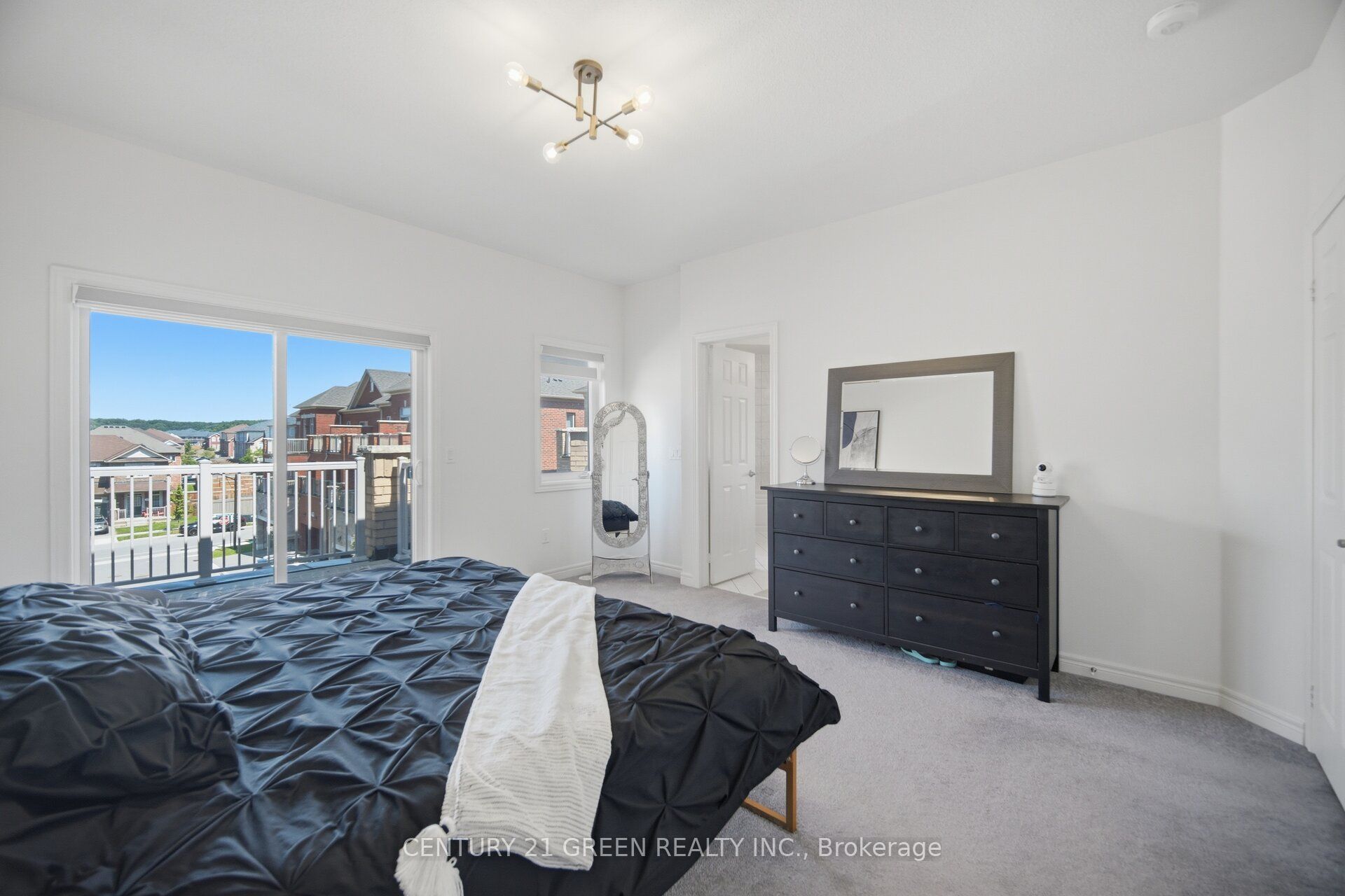 537 Dundas Street E Property Photo 33