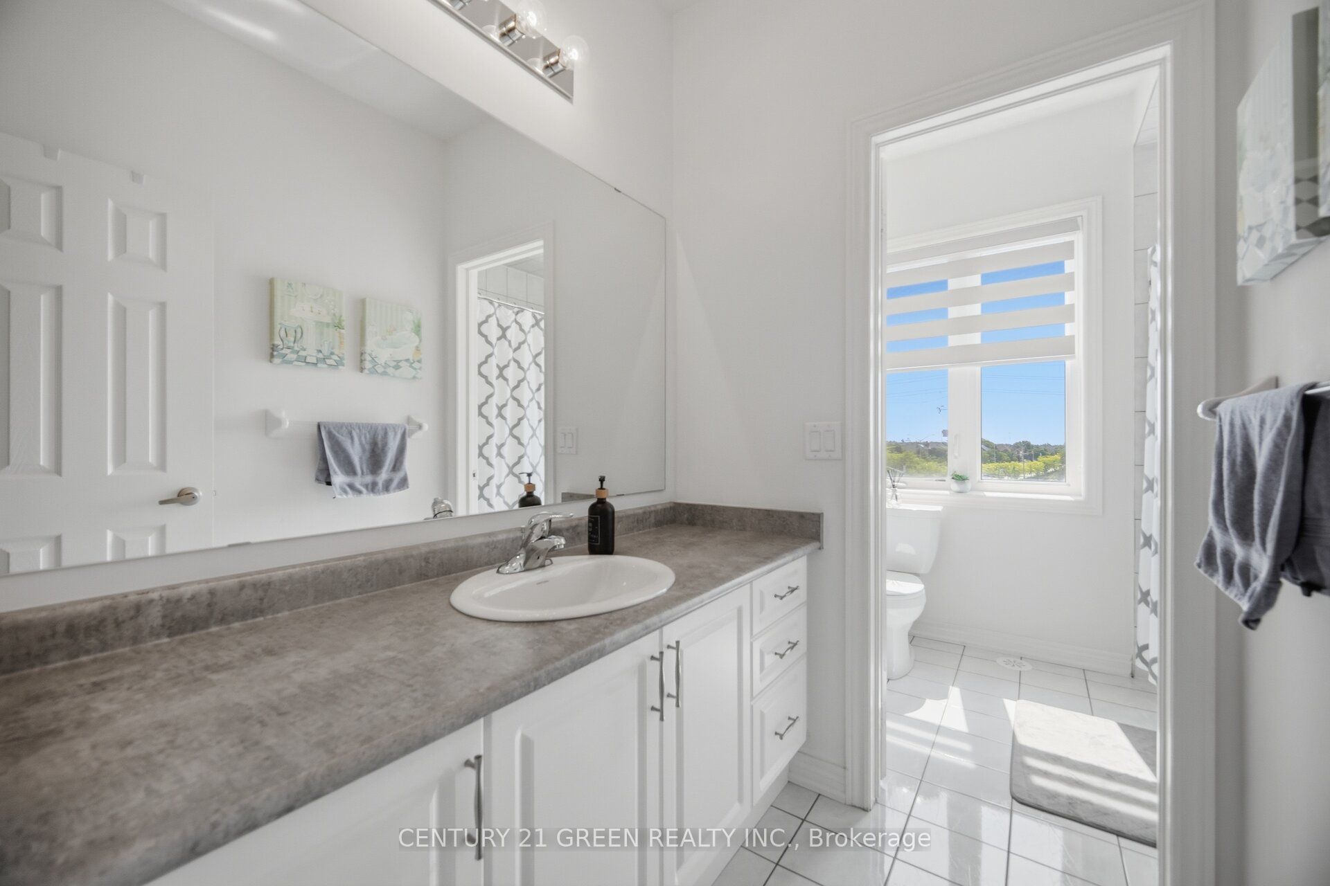537 Dundas Street E Property Photo 43