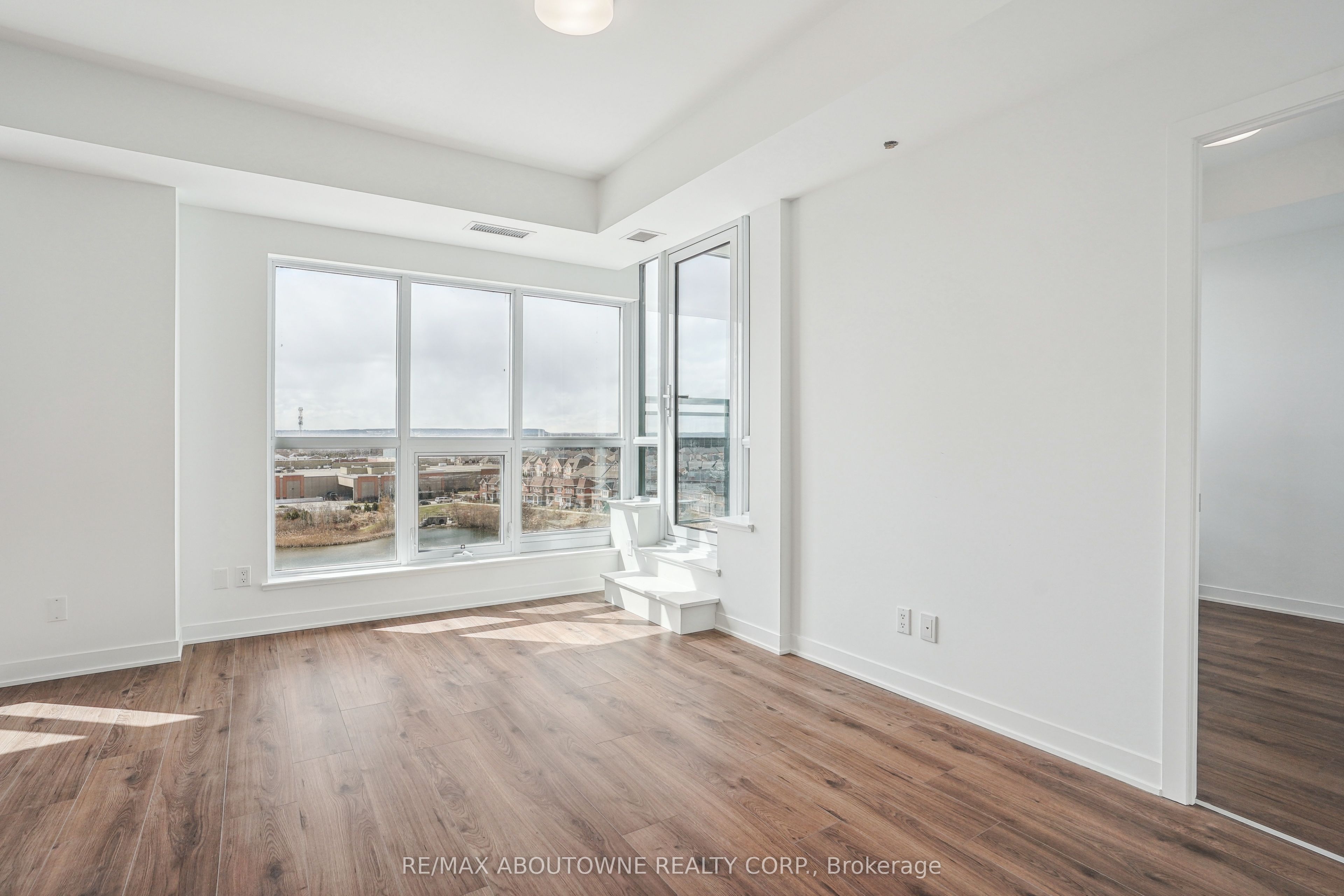 405 Dundas Street W 707 Property Photo 18