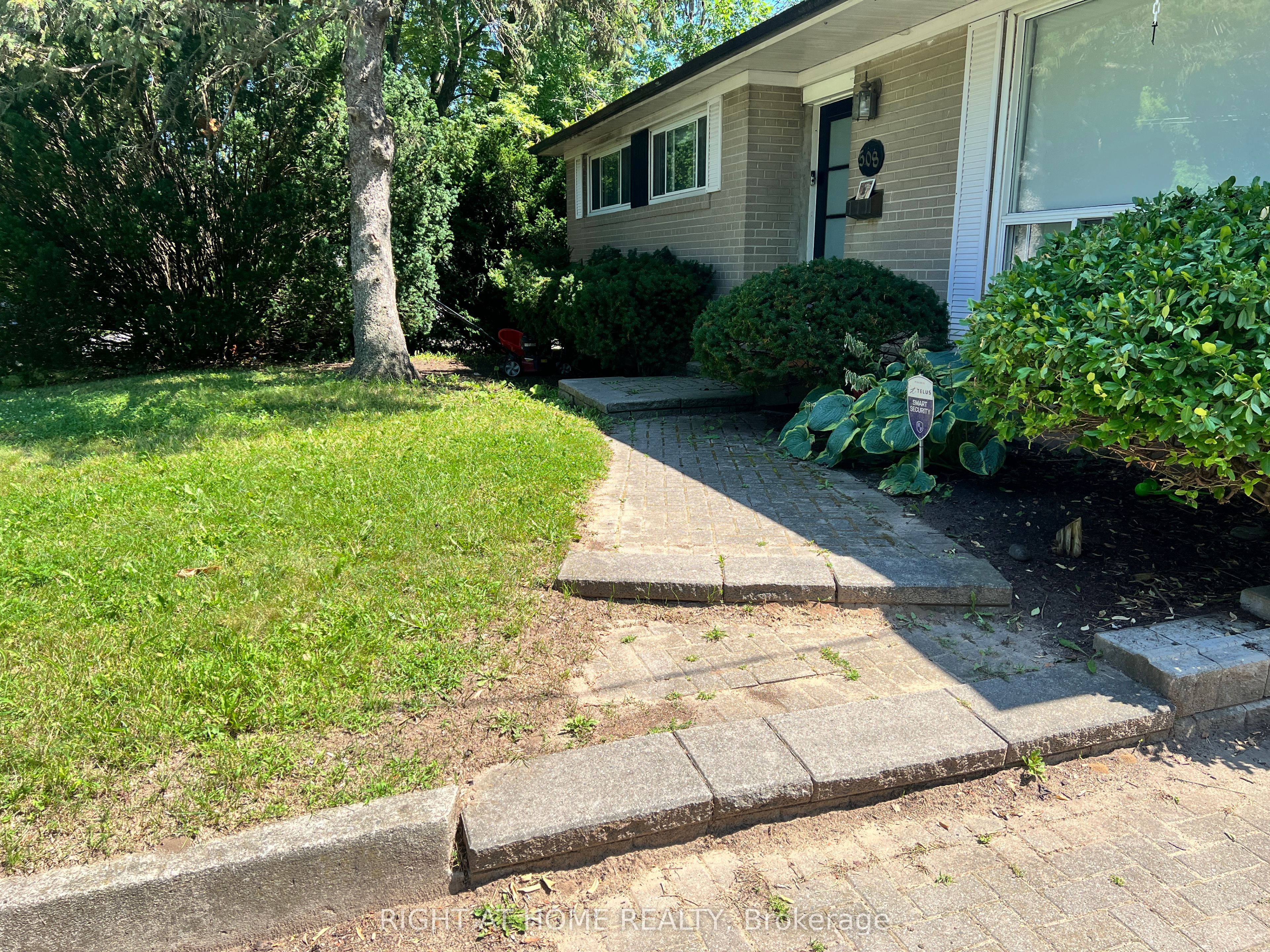 508 Stafford Drive Upper Property Photo 4